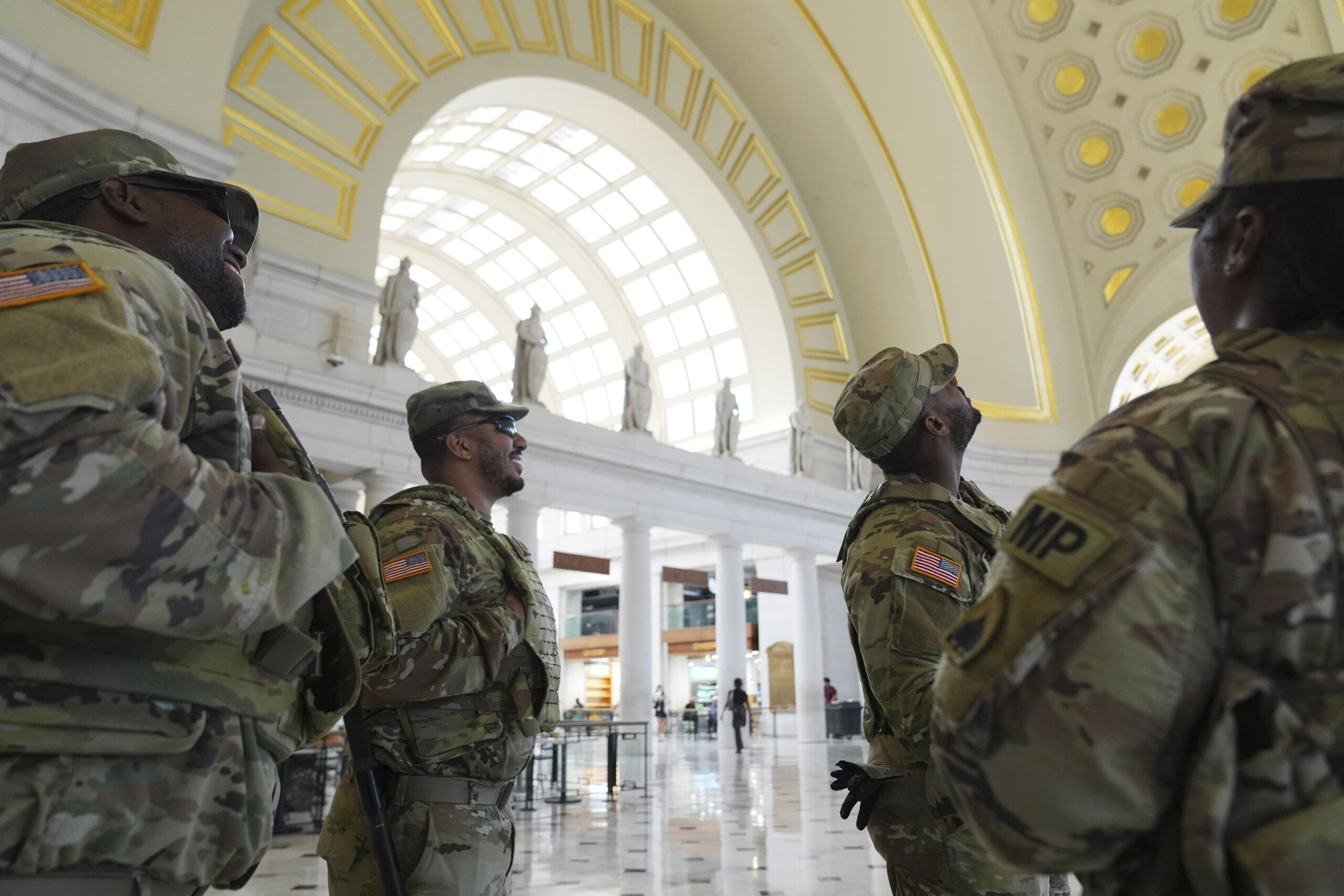 etats unis un juge suspend temporairement lenvoi de la garde nationale a chicago scaled