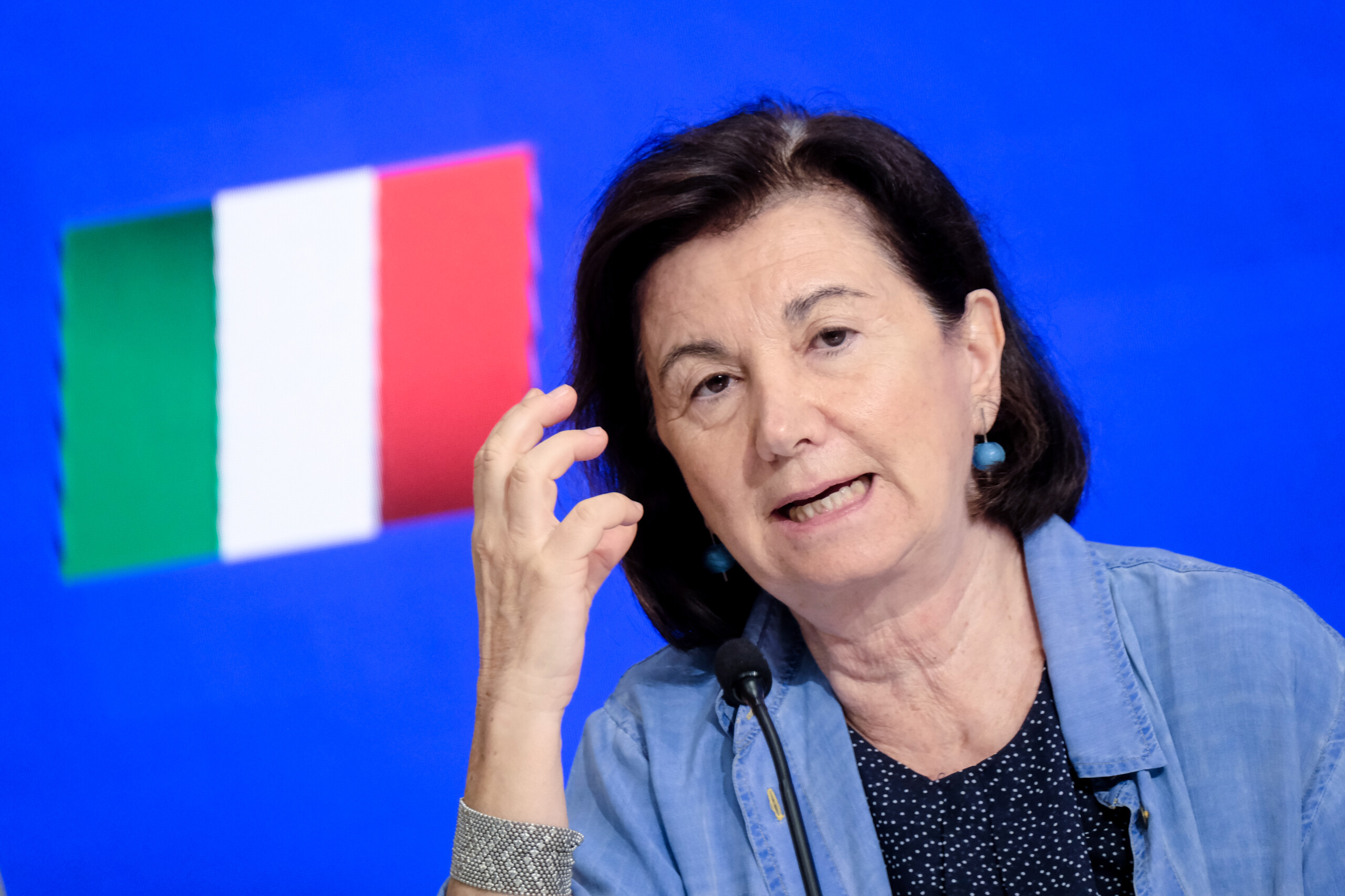 shoah roccella je me rendrai a la commission segre sur lantisemitisme hier et aujourdhui scaled
