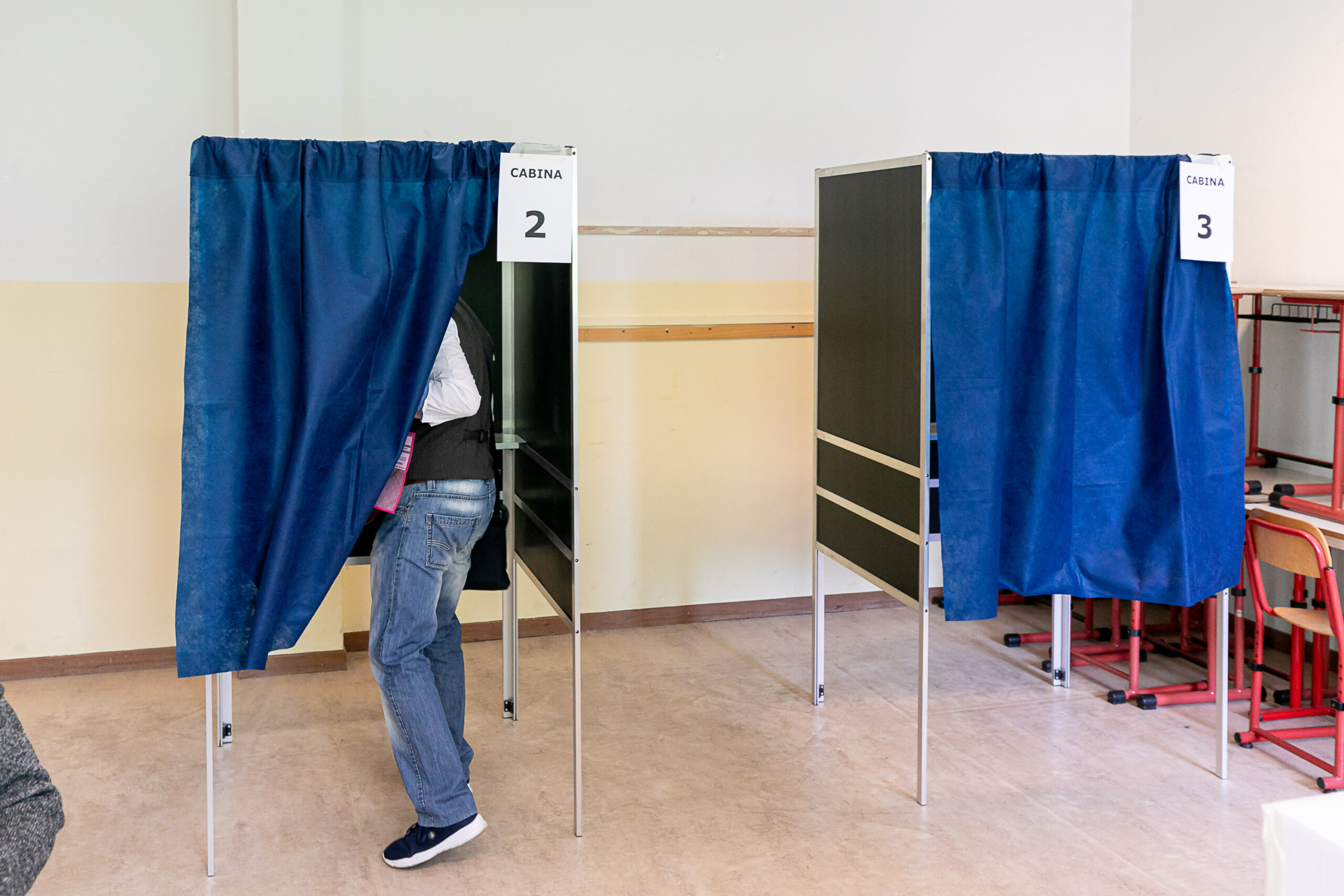 toscane les urnes sont ouvertes pour les elections regionales le vote est ouvert jusqua 15 heures scaled