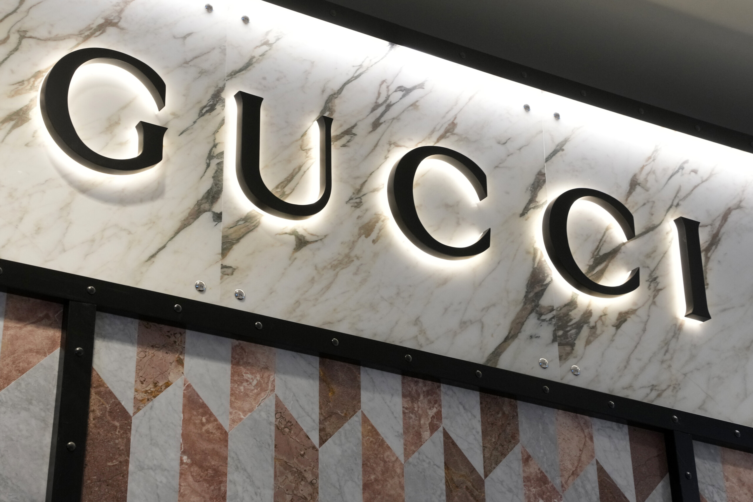 ue amende de 120 millions pour gucci a limite les prix de vente des detaillants scaled