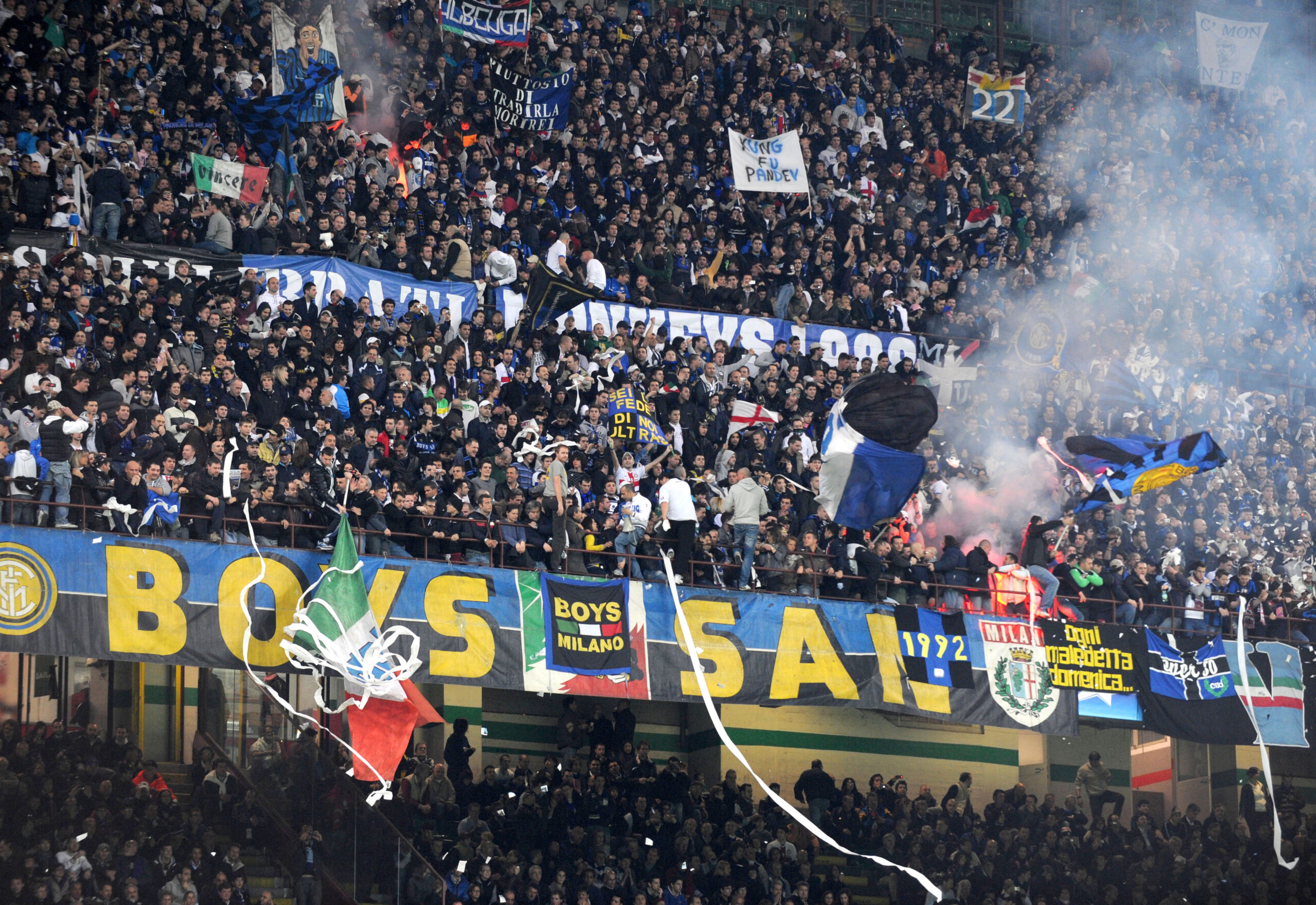 football interdiction aux supporters de linter venant de lombardie pour le match a naples scaled