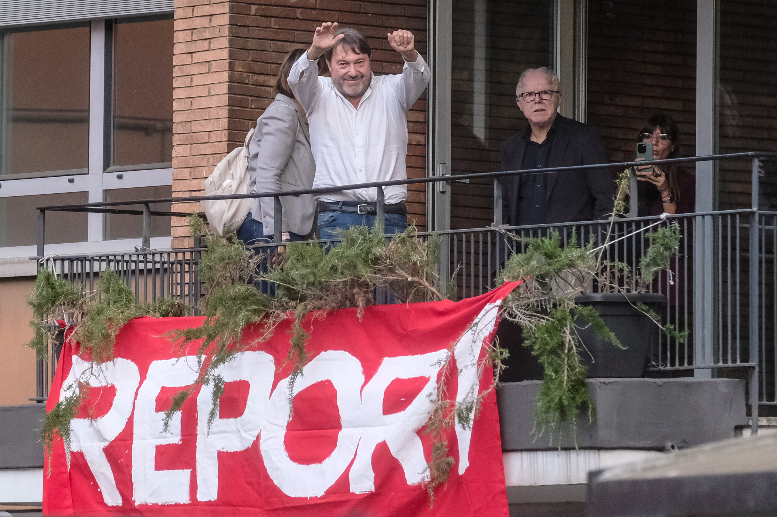Attentat contre Ranucci, présentateur de Report : « Nous sommes sains et saufs, restez proches de mon équipe » 1 attentat contre ranucci presentateur de report nous sommes sains et saufs restez proches de mon equipe scaled