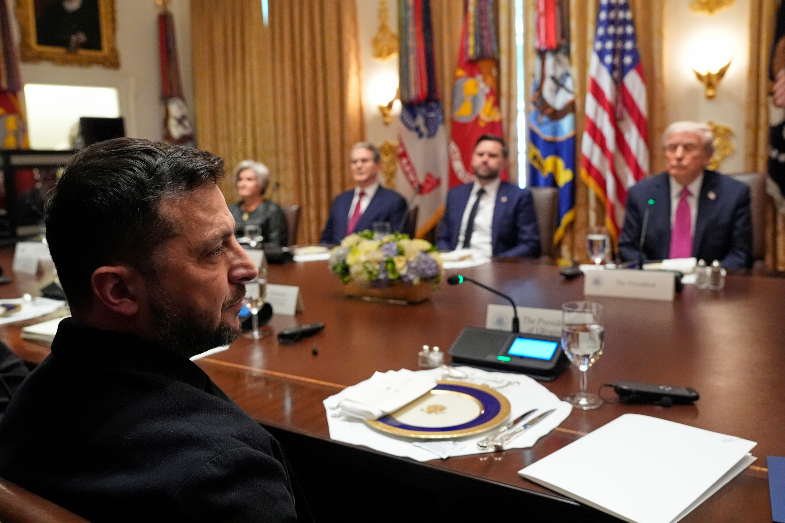 Ukraine, Zelensky à Trump : « Les sanctions sont une bonne chose, mais pour la paix, il faut des missiles à longue portée » 1 ukraine zelensky a trump les sanctions sont une bonne chose mais pour la paix il faut des missiles a longue portee scaled