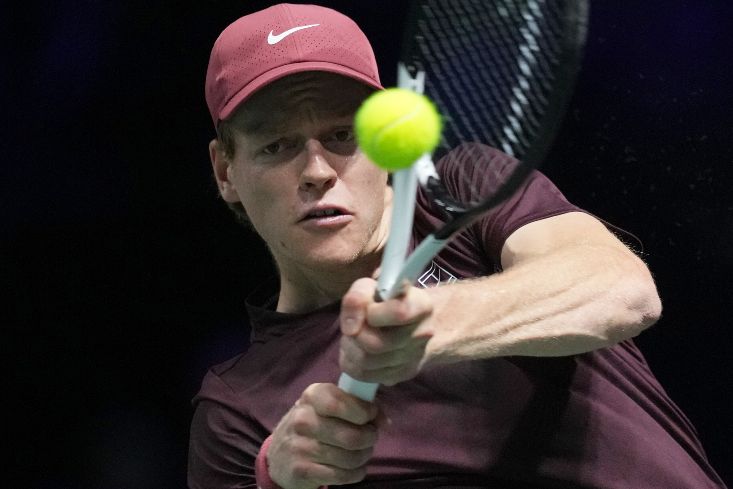 tennis atp paris sinner en huitiemes de finale bergs battu en deux sets scaled