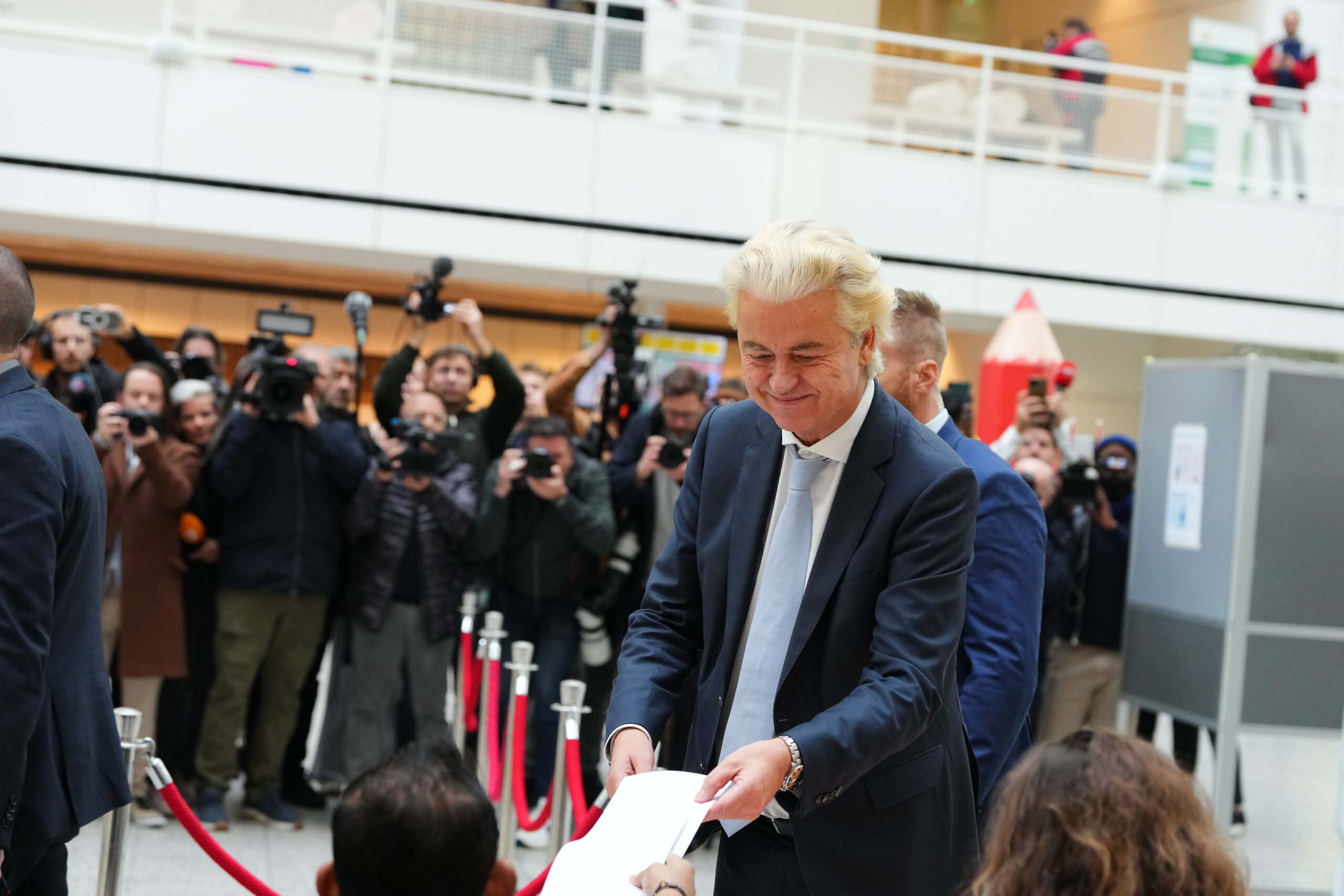Pays-Bas : D66 dépasse Wilders de 15 000 voix après les résultats d'Amsterdam 1 pays bas d66 depasse wilders de 15 000 voix apres les resultats damsterdam scaled