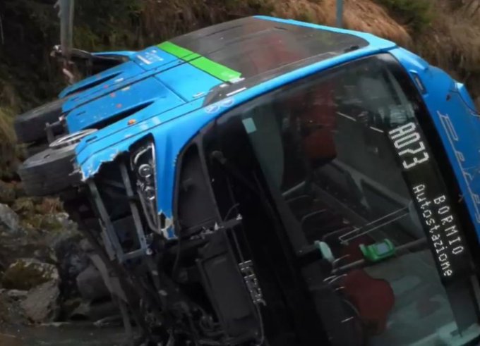 accidents de la route un bus scolaire tombe dans un torrent 5 blesses a valfurva
