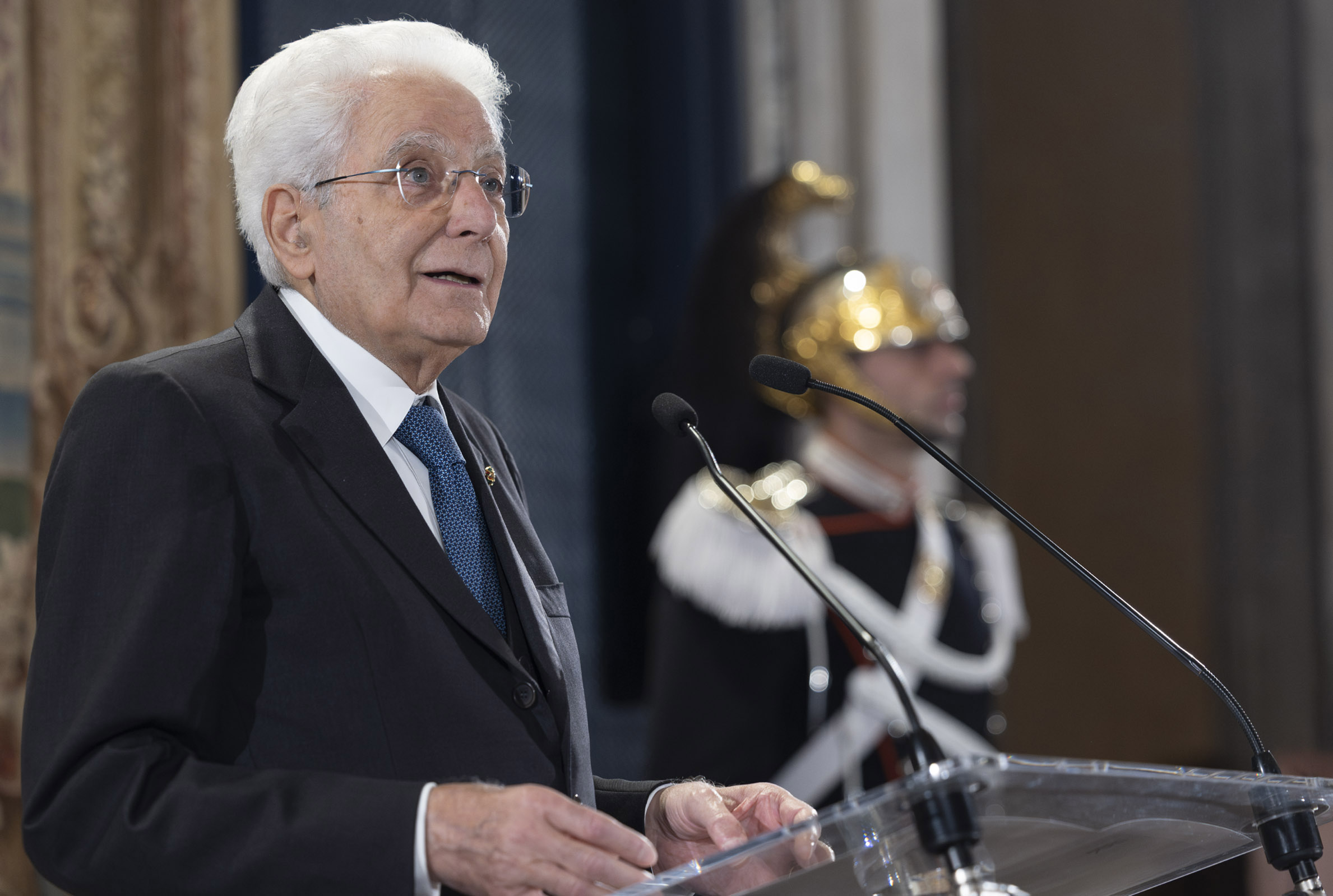 naples mattarella a pisani profondement attriste par la mort de lagent