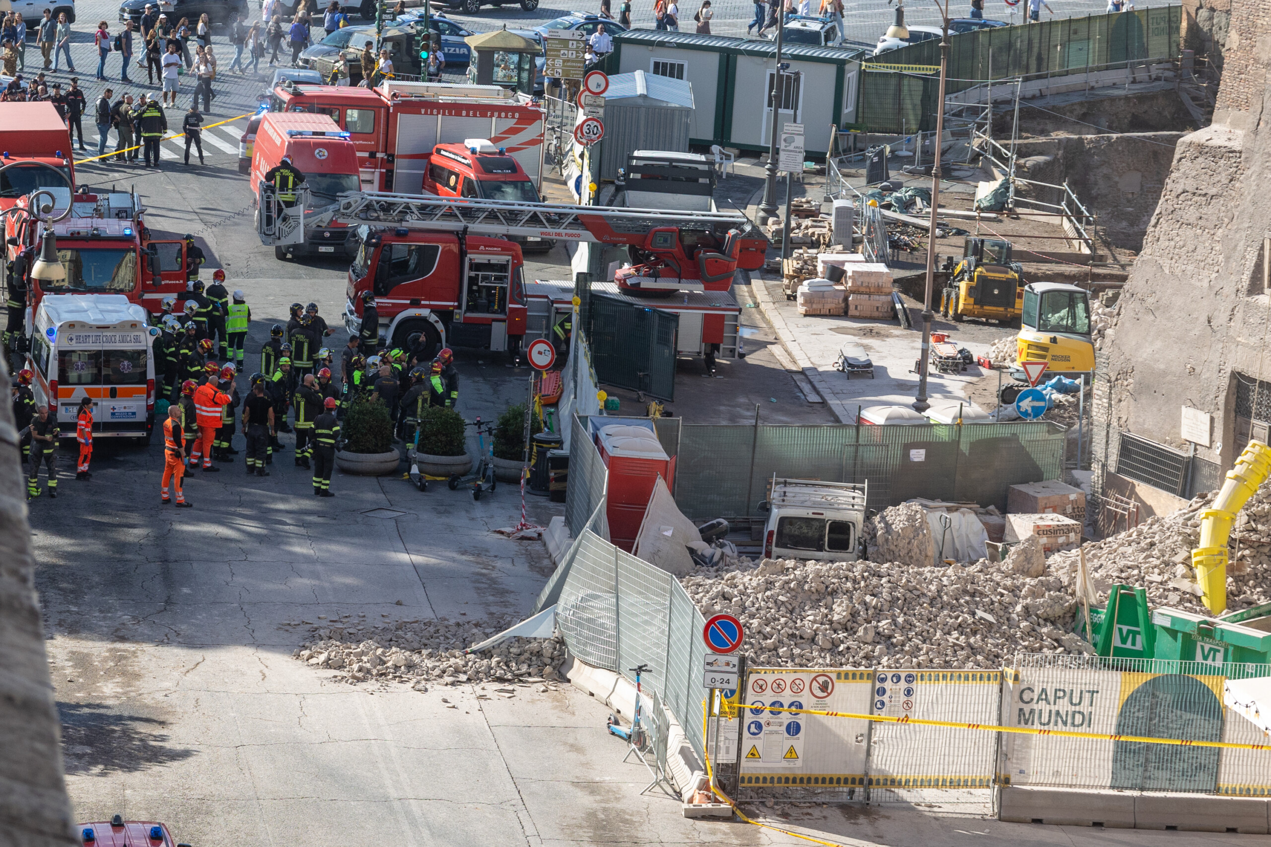 effondrement de la torre dei conti aux forums imperiaux le parquet enquete pour catastrophe et blessures scaled