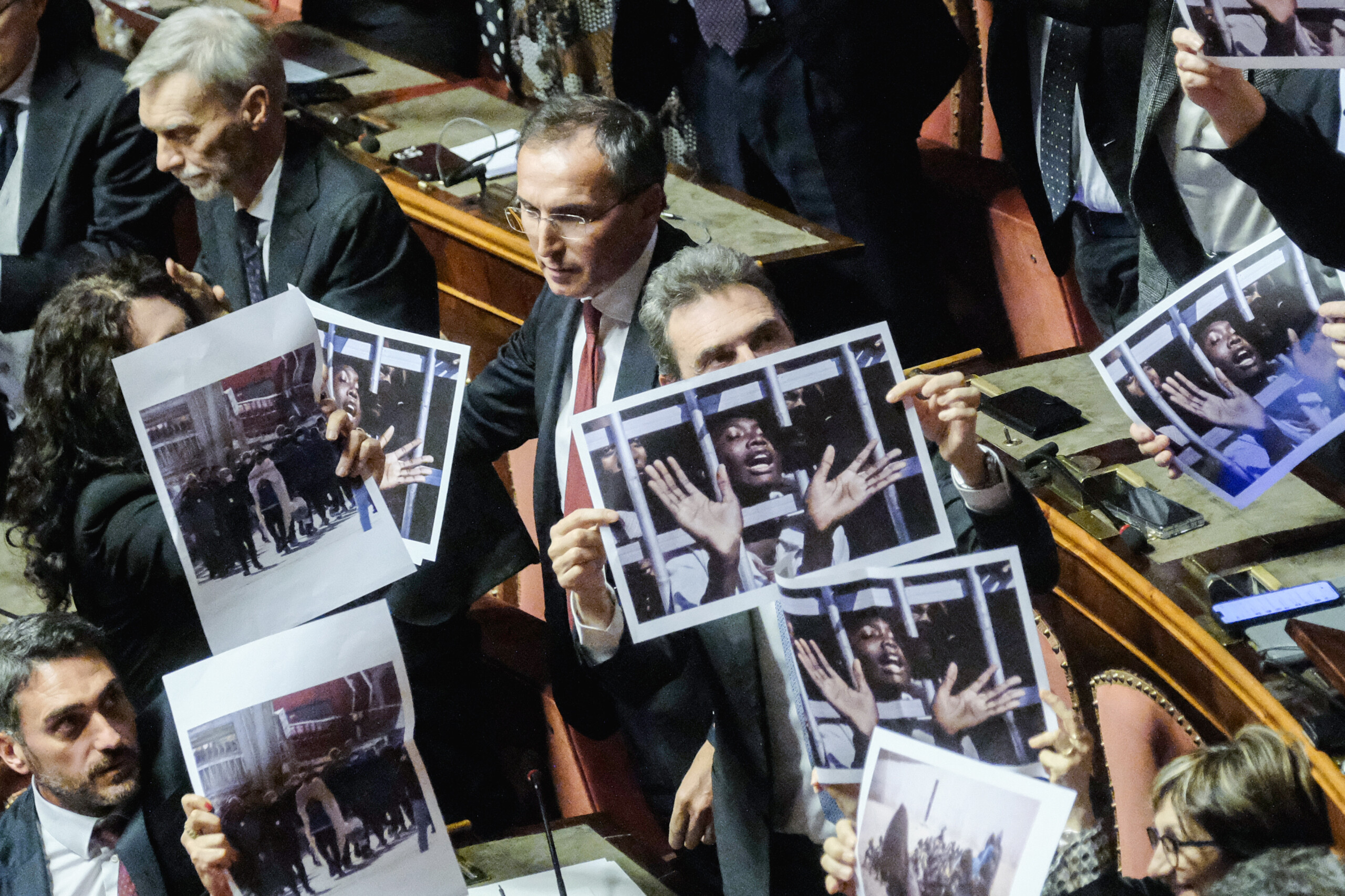 affaire almasri lopposition demande un rapport urgent au gouvernement scaled