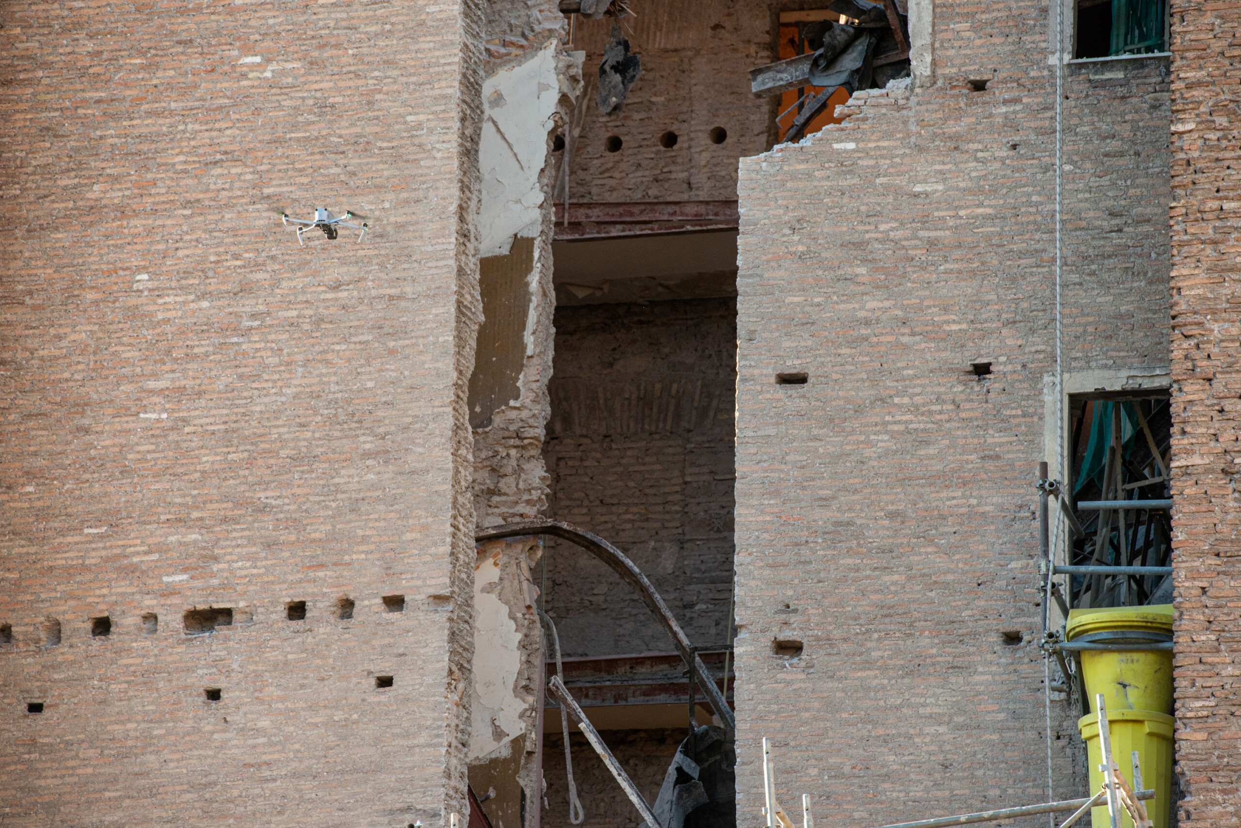 rome appel aux enqueteurs les personnes disposant dimages video de leffondrement de la tour doivent sadresser aux carabiniers scaled