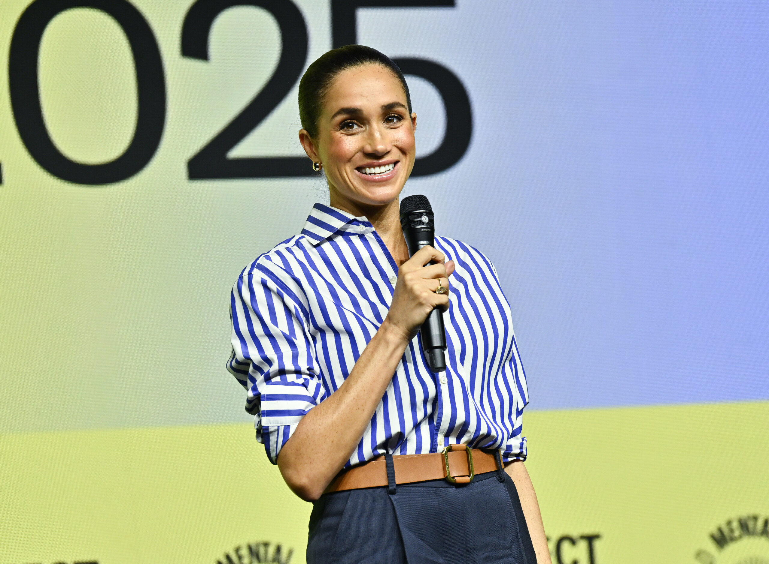 Meghan Markle revient au cinéma, apparition avec Lily Collins 1 meghan markle revient au cinema apparition avec lily collins scaled