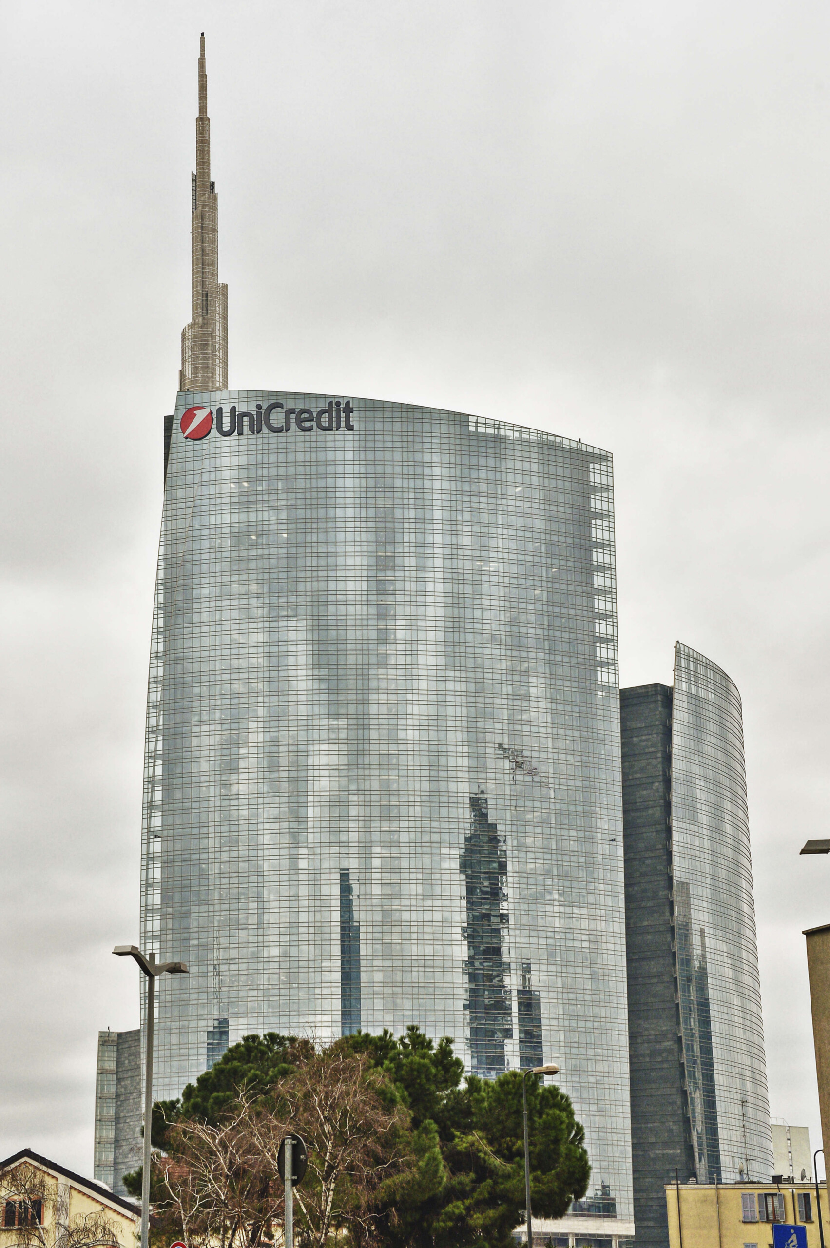 unicredit depose un recours aupres du conseil detat concernant golden power scaled