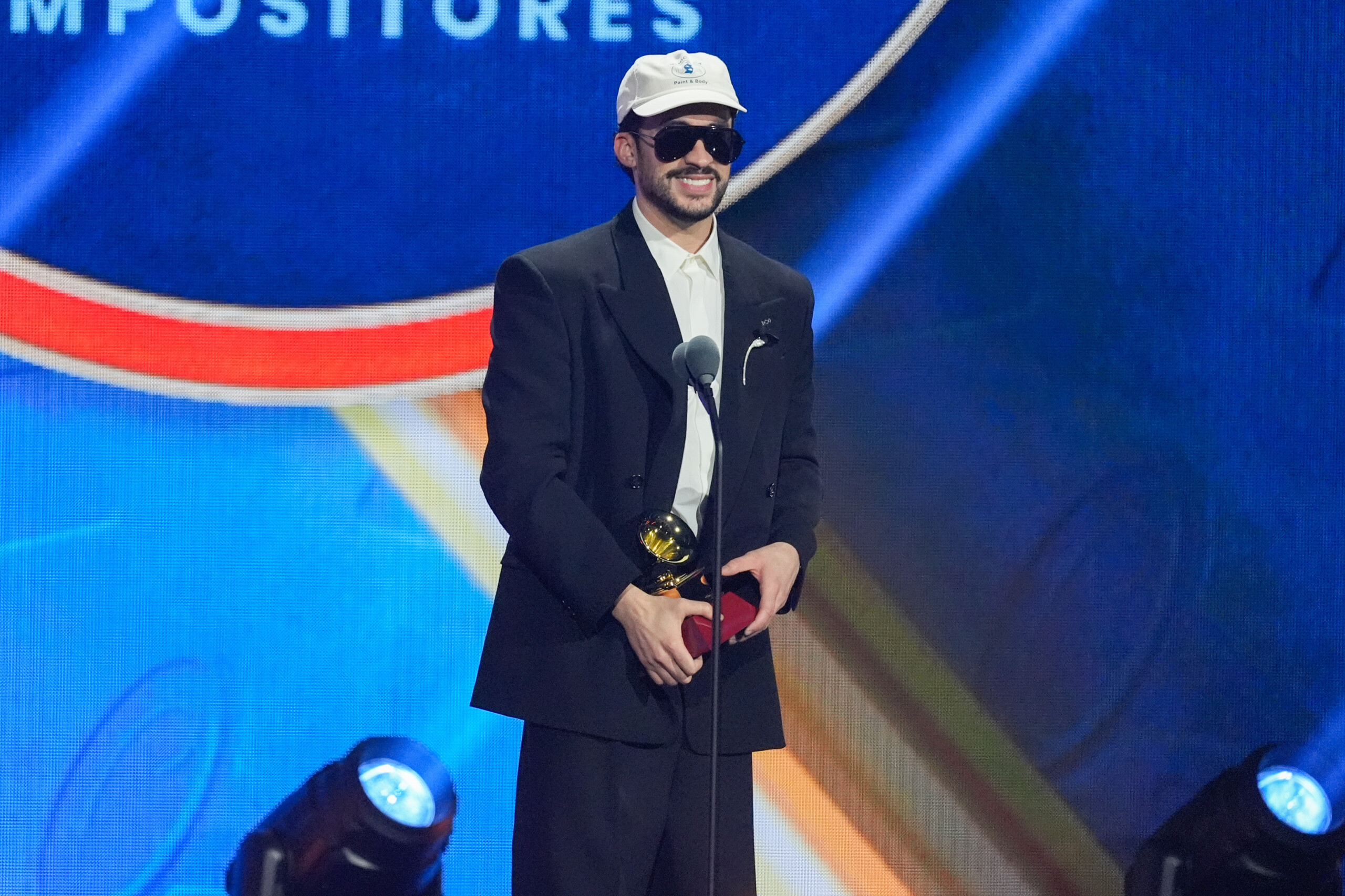 Musique : Bad Bunny triomphe aux Latin Grammy Awards, il remporte le prix de l'album de l'année 1 musique bad bunny triomphe aux latin grammy awards il remporte le prix de lalbum de lannee scaled