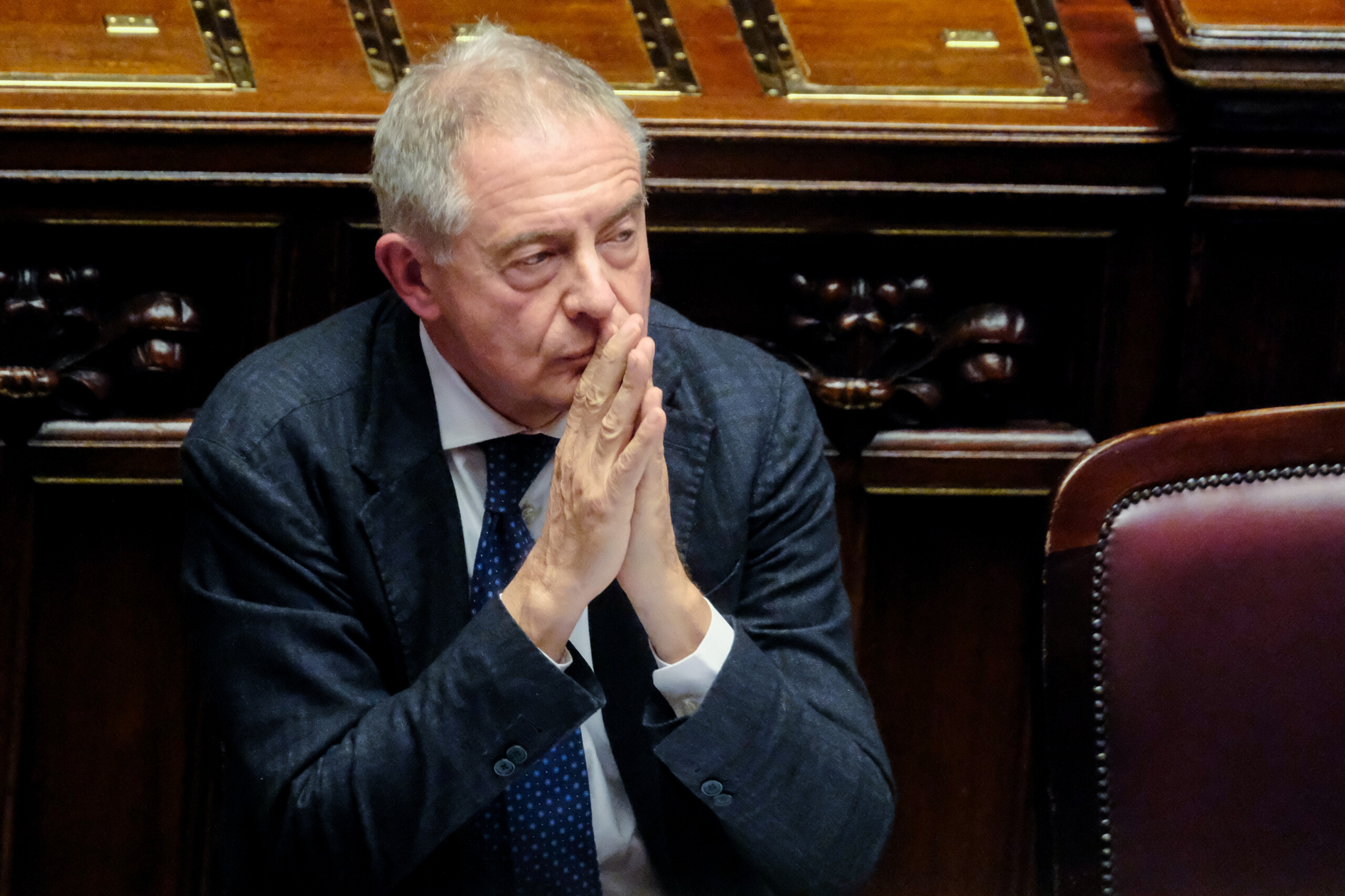 ex ilva urso convoque le 28 novembre une reunion commune avec les syndicats les regions et les collectivites locales scaled