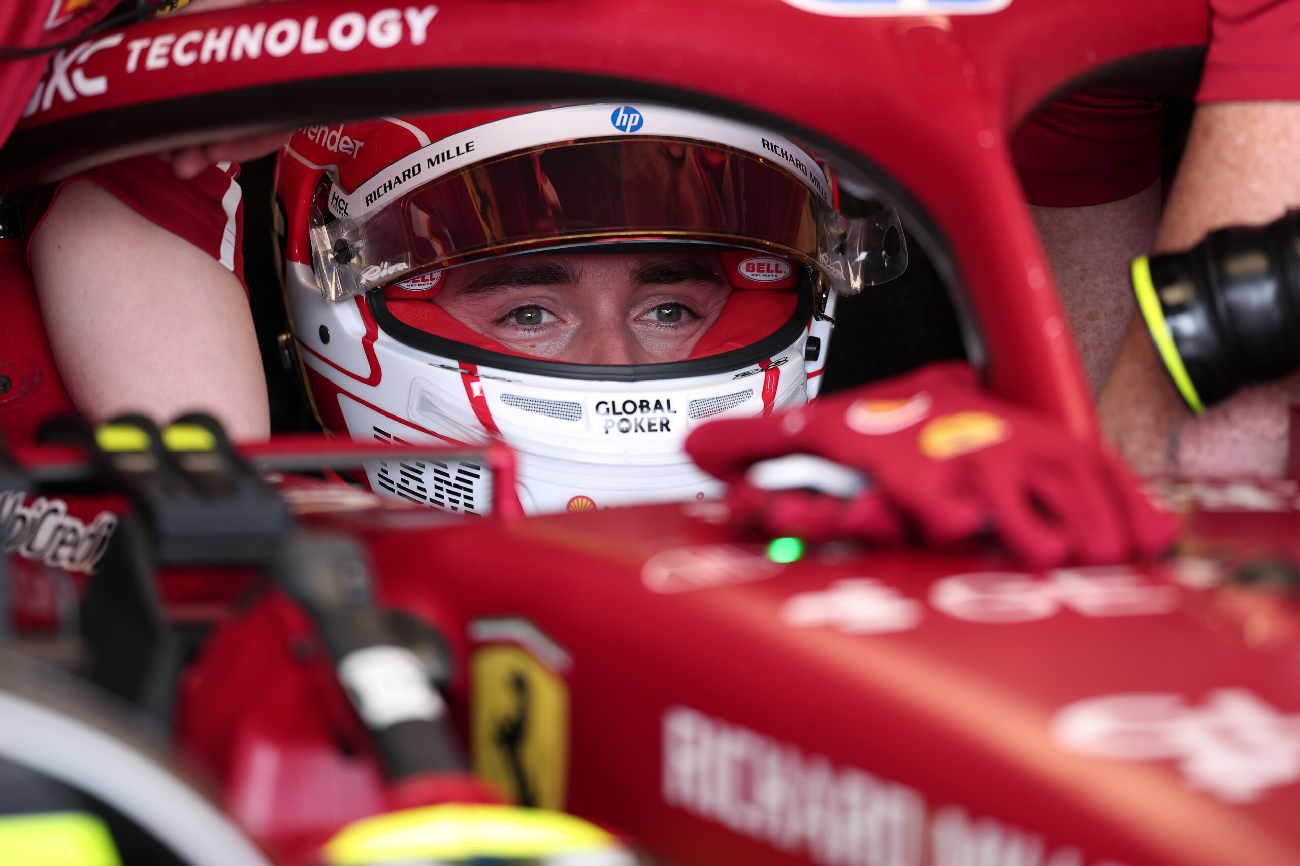 ferrari leclerc elkann jutilise ses mots comme motivation scaled