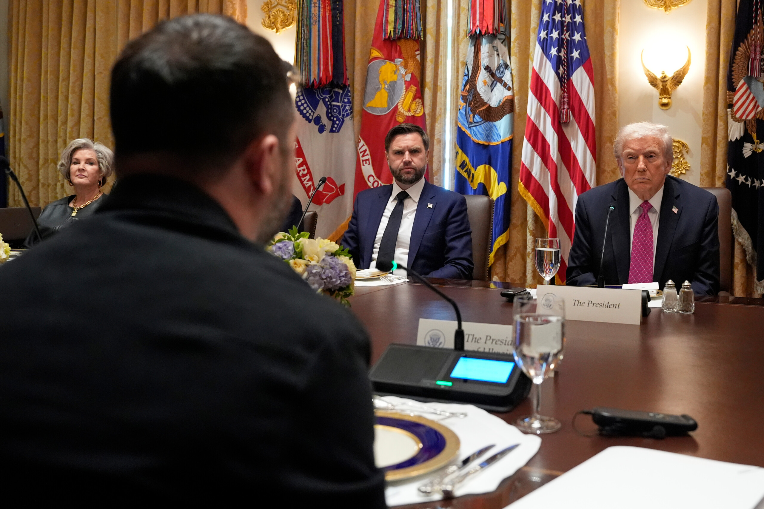 ukraine zelensky jai parle avec vance nous cooperons pour une demarche de paix digne scaled