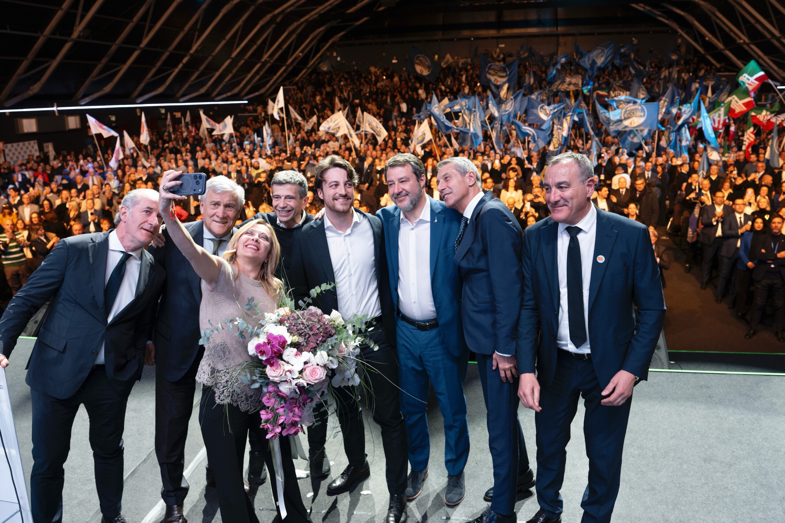 venetie stefani merci a zaia et aux dirigeants du centre droit une campagne au milieu des gens scaled
