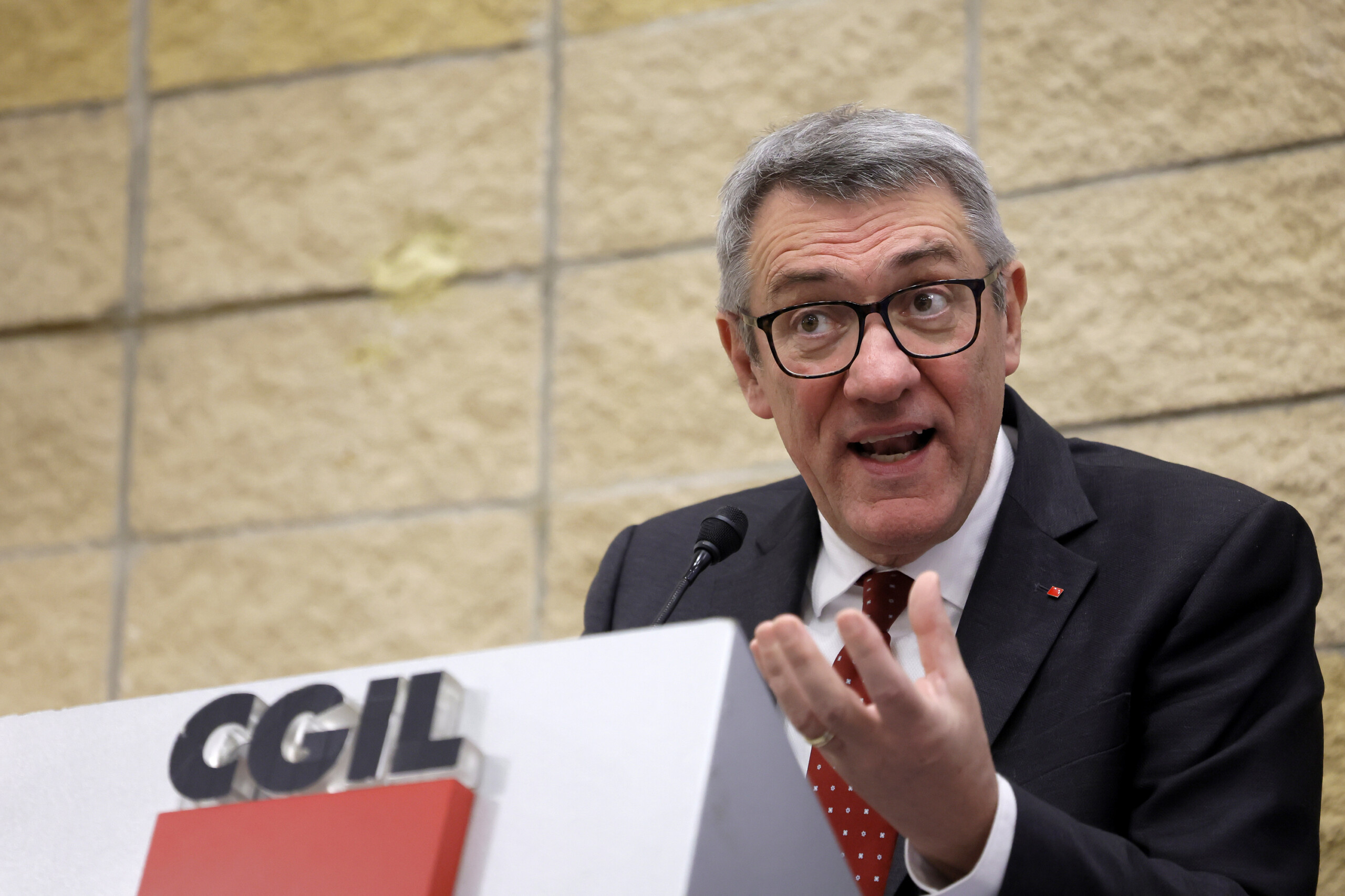 greves landini stop aux politiques qui naffectent que les employes scaled