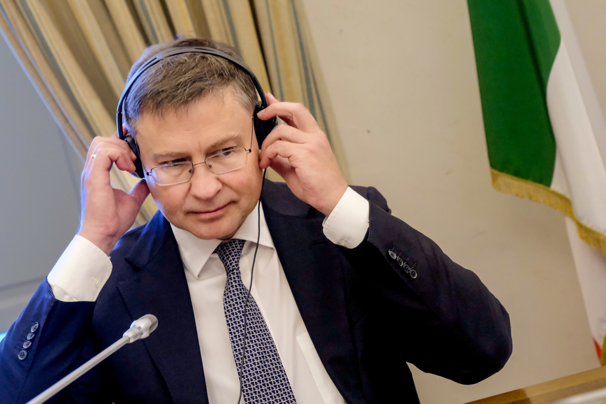 ue dombrovkis litalie est bonne sur le deficit mais accelere les reformes et le pnrr scaled