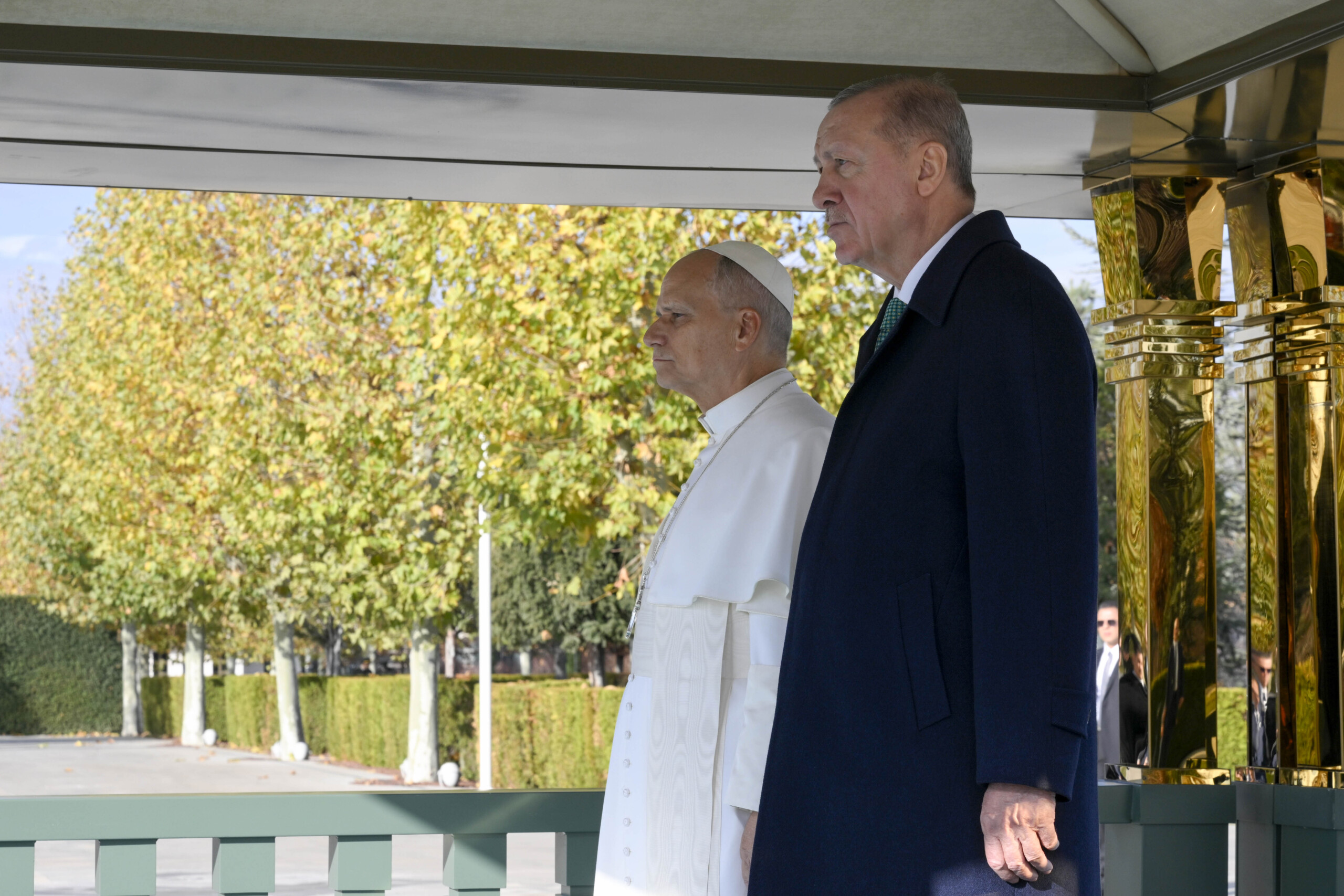 turquie erdogan la visite du pape renforce lespoir de paix dans le monde scaled