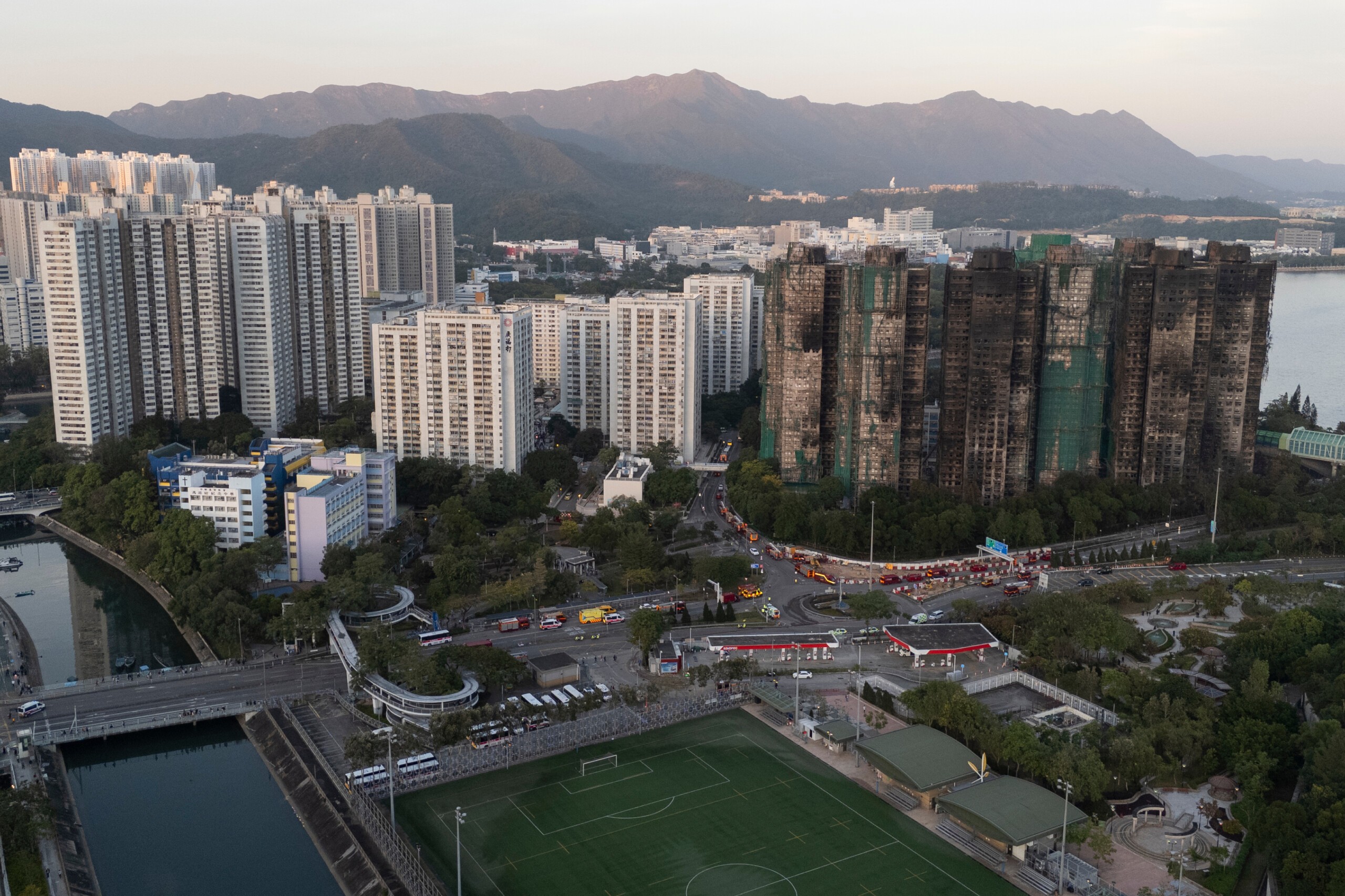 hong kong le bilan des victimes des incendies dans les gratte ciel seleve a 146 scaled