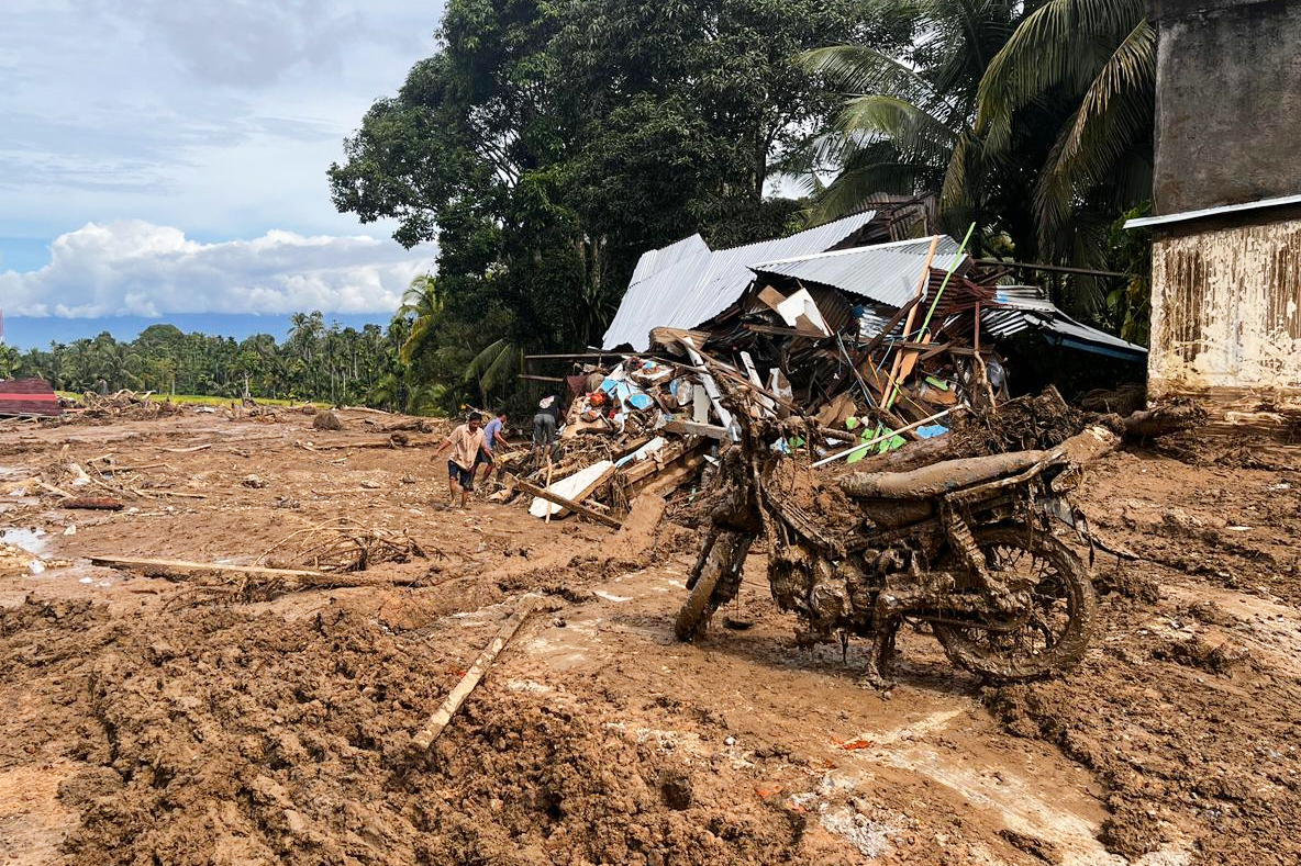 inondations en indonesie au sri lanka et en thailande plus de 1 200 morts et 800 disparus