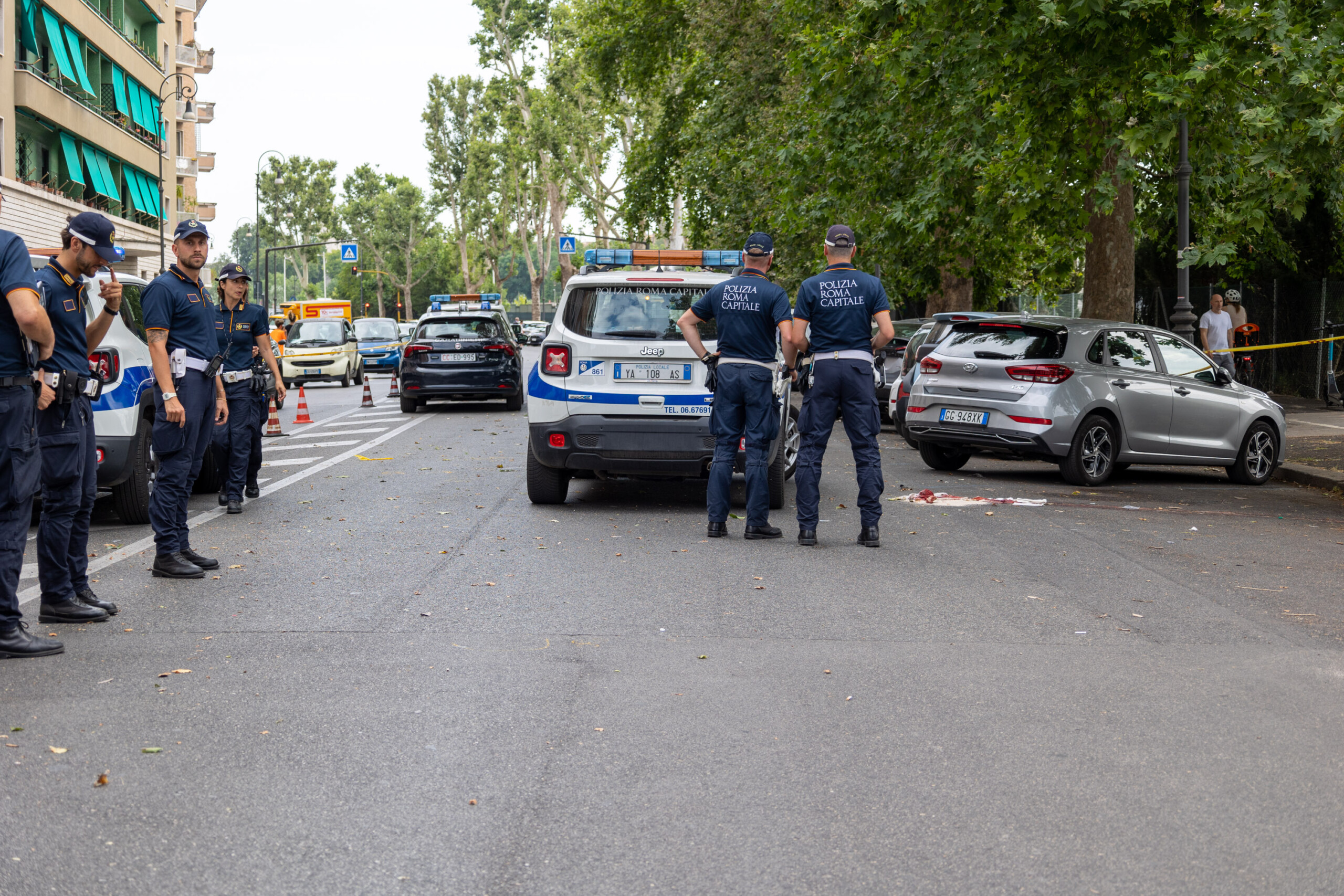 rome les juifs sionistes sont le cancer du monde inscription antisemite sur le lungotevere scaled