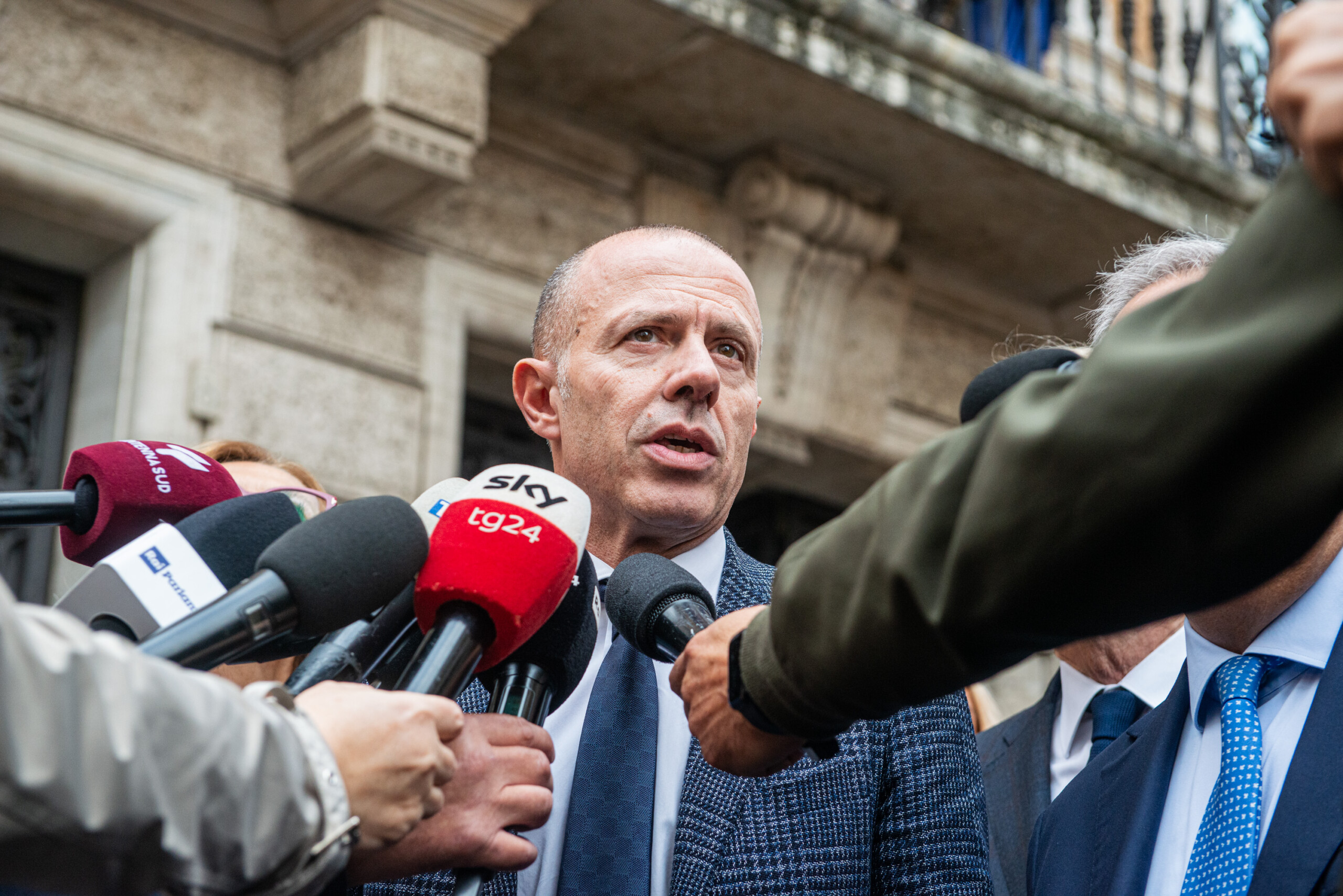 Ligue : "Pas d’armes à longue portée pour l’Ukraine, prolonger les aides ne serait pas aligné sur la négociation" 1 ligue pas darmes a longue portee pour lukraine prolonger les aides ne serait pas aligne sur la negociation scaled