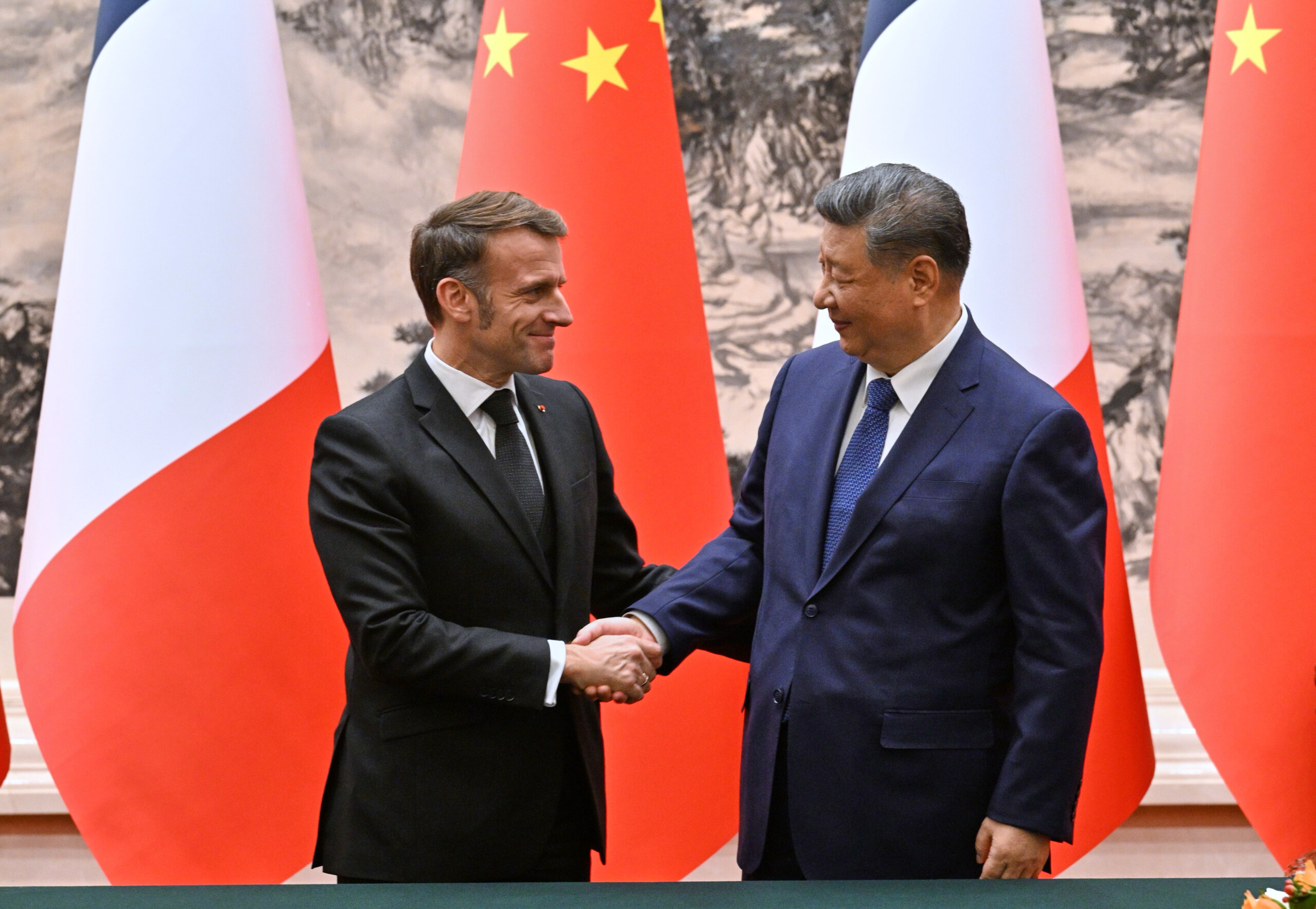 Ukraine, Xi-Macron : « Soutien aux efforts visant à conclure un accord de paix équitable et durable » 1 ukraine xi macron soutien aux efforts visant a conclure un accord de paix equitable et durable scaled