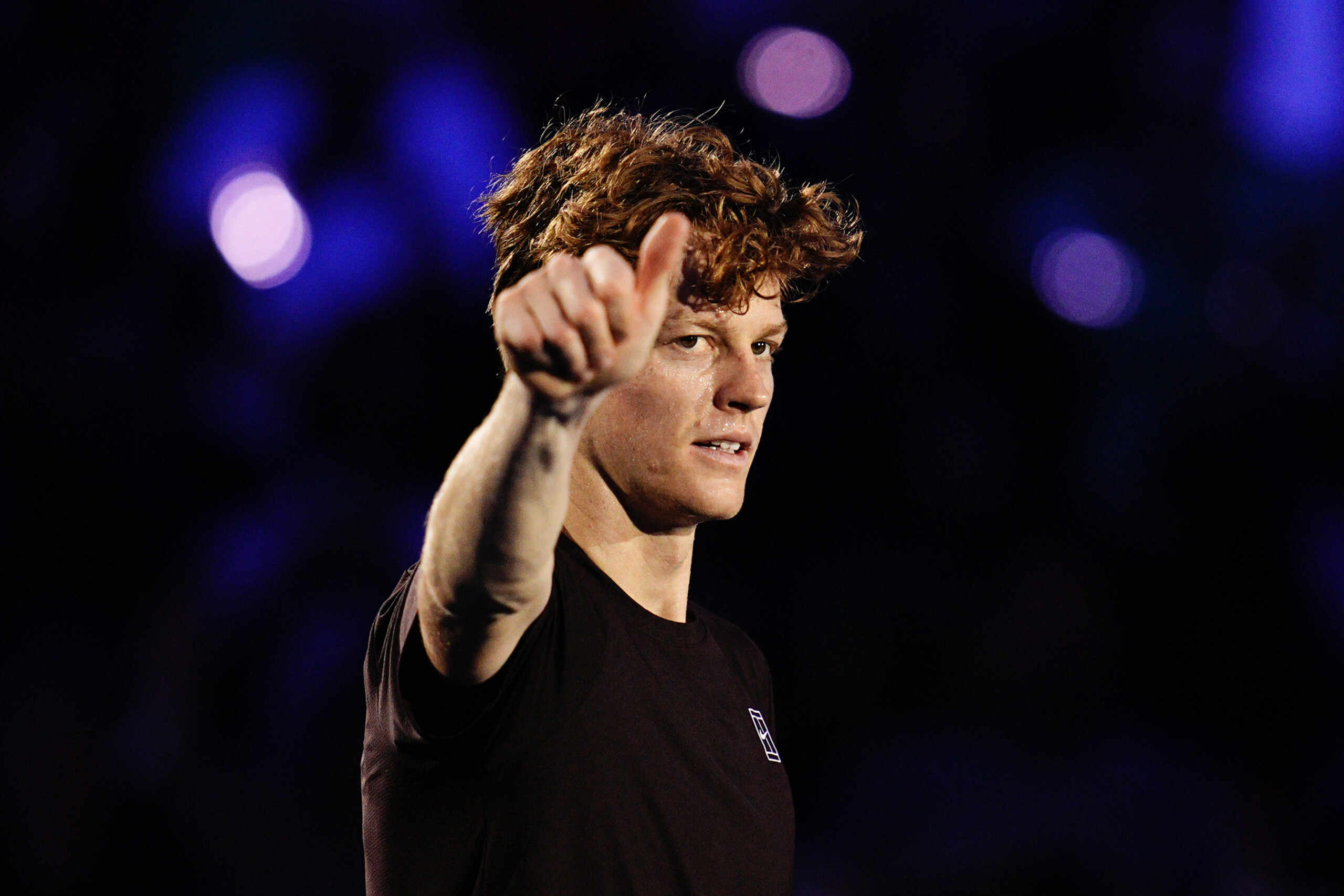 F1 : Sinner également présent à Abu Dhabi, salutations et tour de piste avec Antonelli 1 f1 sinner egalement present a abu dhabi salutations et tour de piste avec antonelli scaled