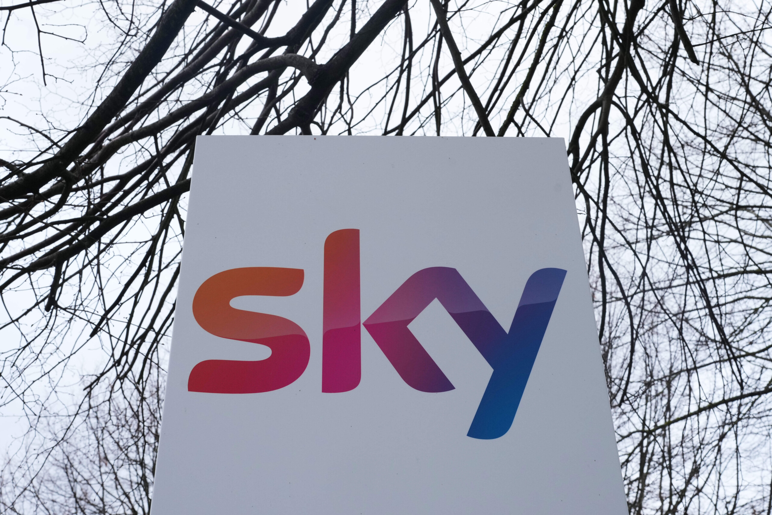 antitrust plus de 3 millions deuros damende infliges a sky pour des prix et des abonnements tv trompeurs scaled