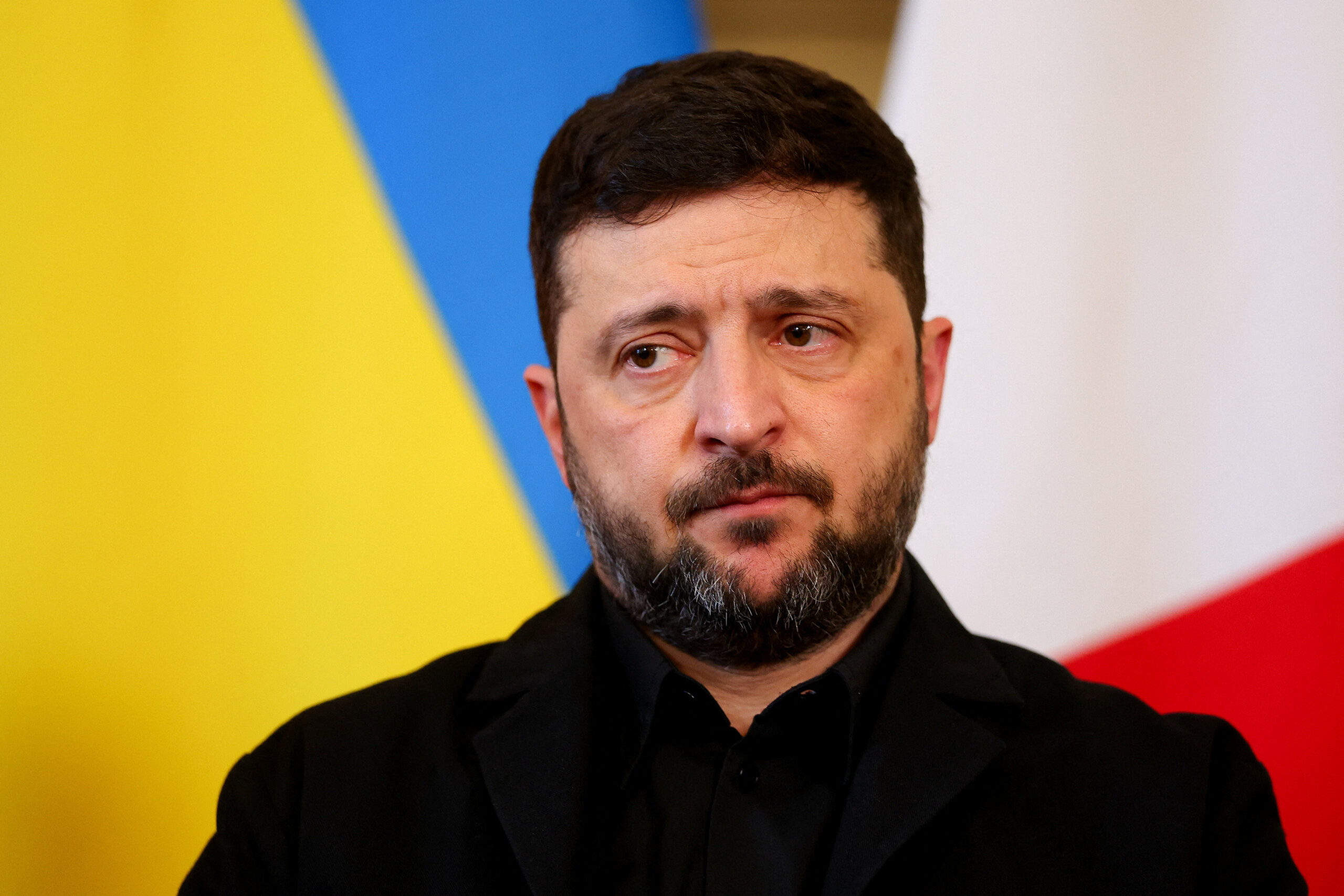 ukraine zelensky pressions americaines pour le retrait de nos troupes du donbass scaled