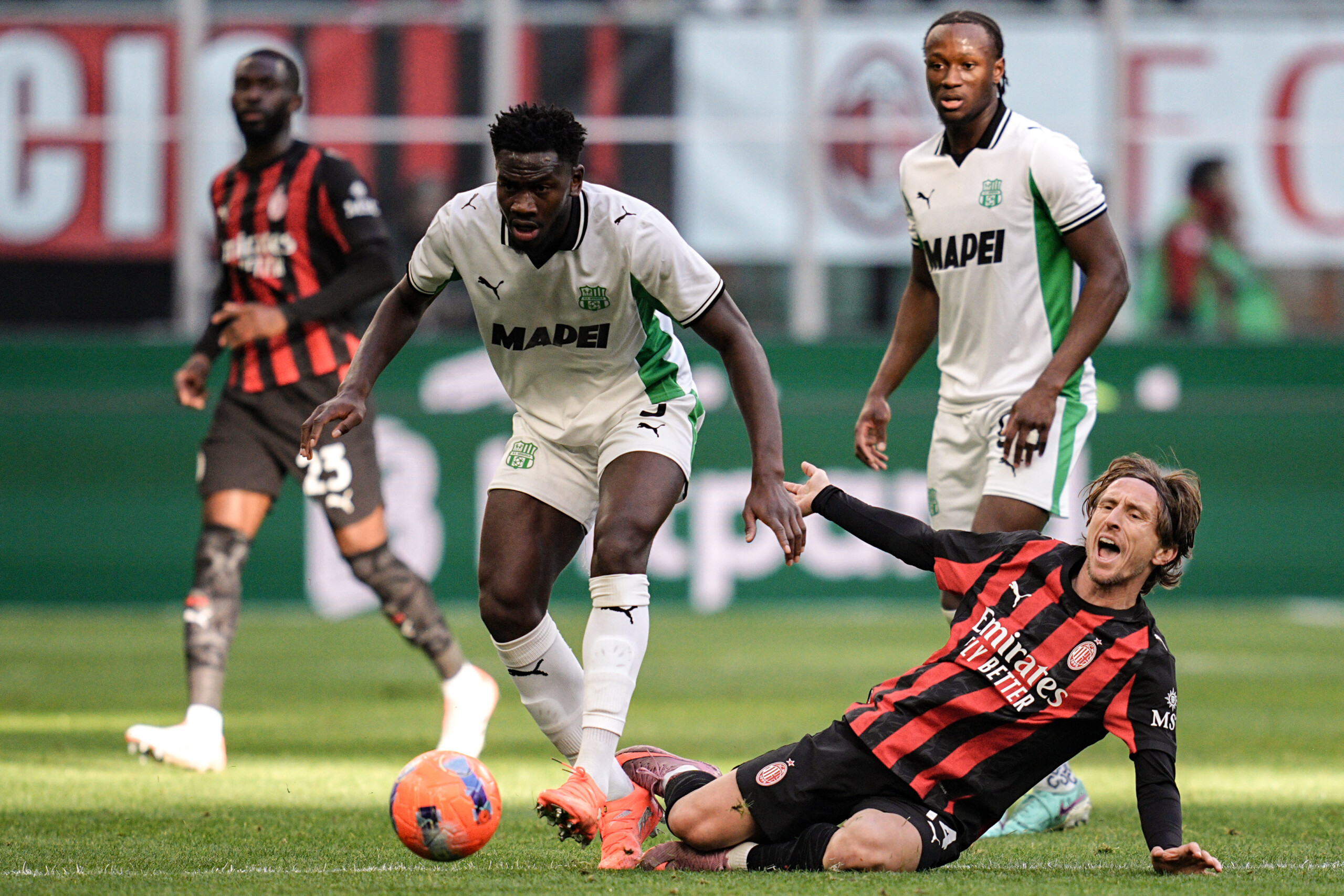 serie a milan sassuolo 2 2 les rossoneri manquent loccasion de creuser lecart scaled
