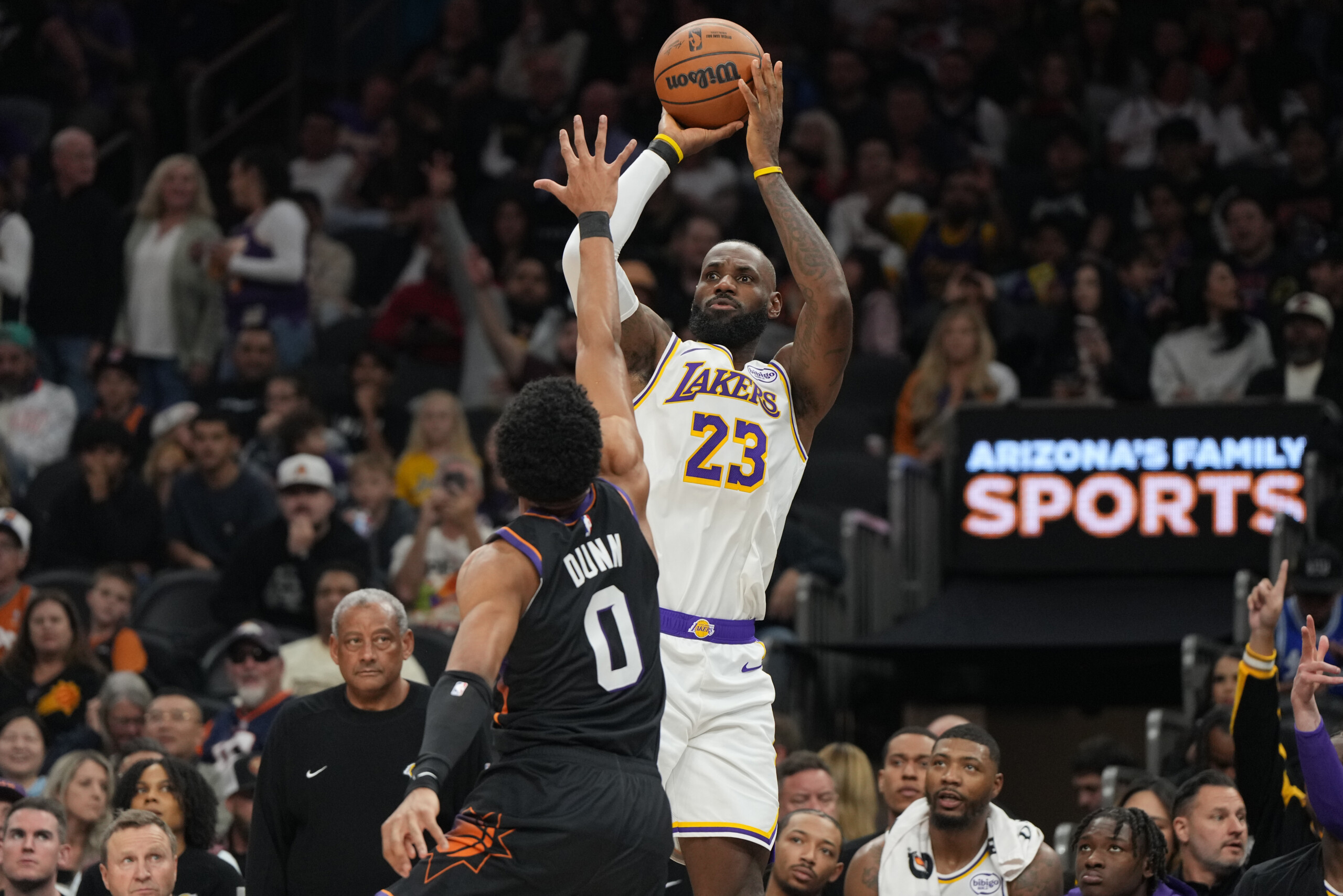 NBA : Les Lakers surpassent Phoenix, Curry ne suffit pas à Golden State 1 nba les lakers surpassent phoenix curry ne suffit pas a golden state scaled