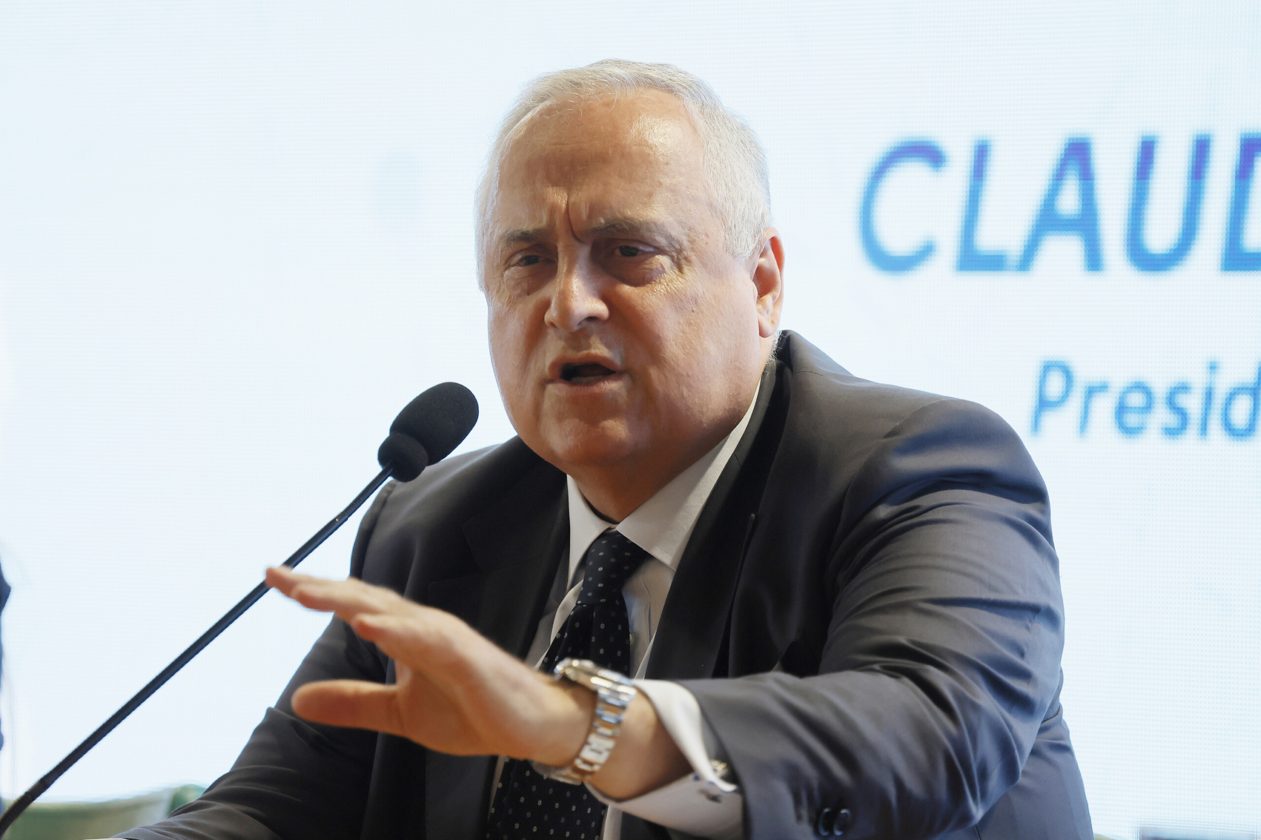 Lazio, Lotito : « C'est hors de question, je ne vends pas et ils devront me supporter » 1 lazio lotito cest hors de question je ne vends pas et ils devront me supporter scaled