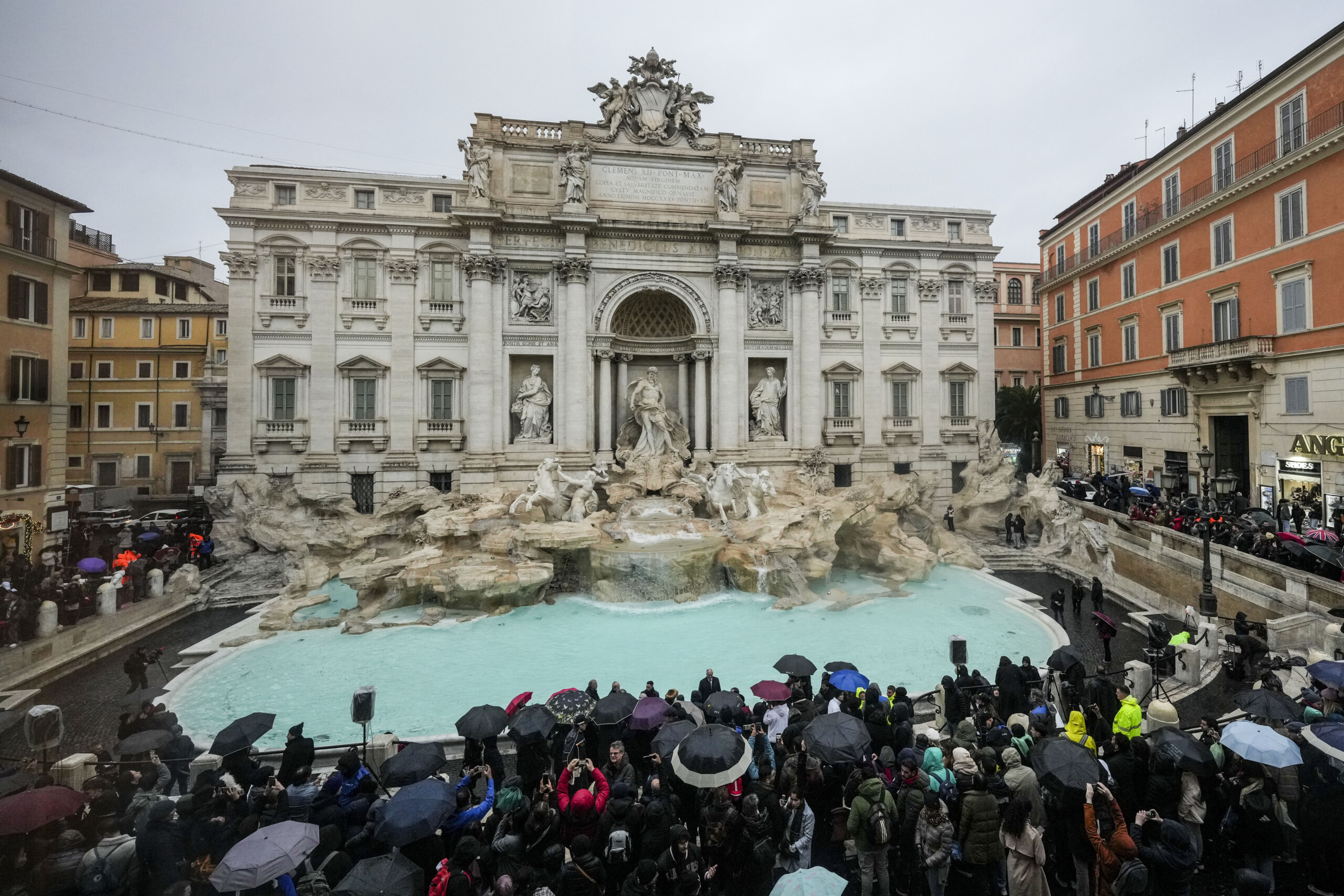 rome a partir du 7 janvier la fontaine de trevi sera payante pour les touristes scaled