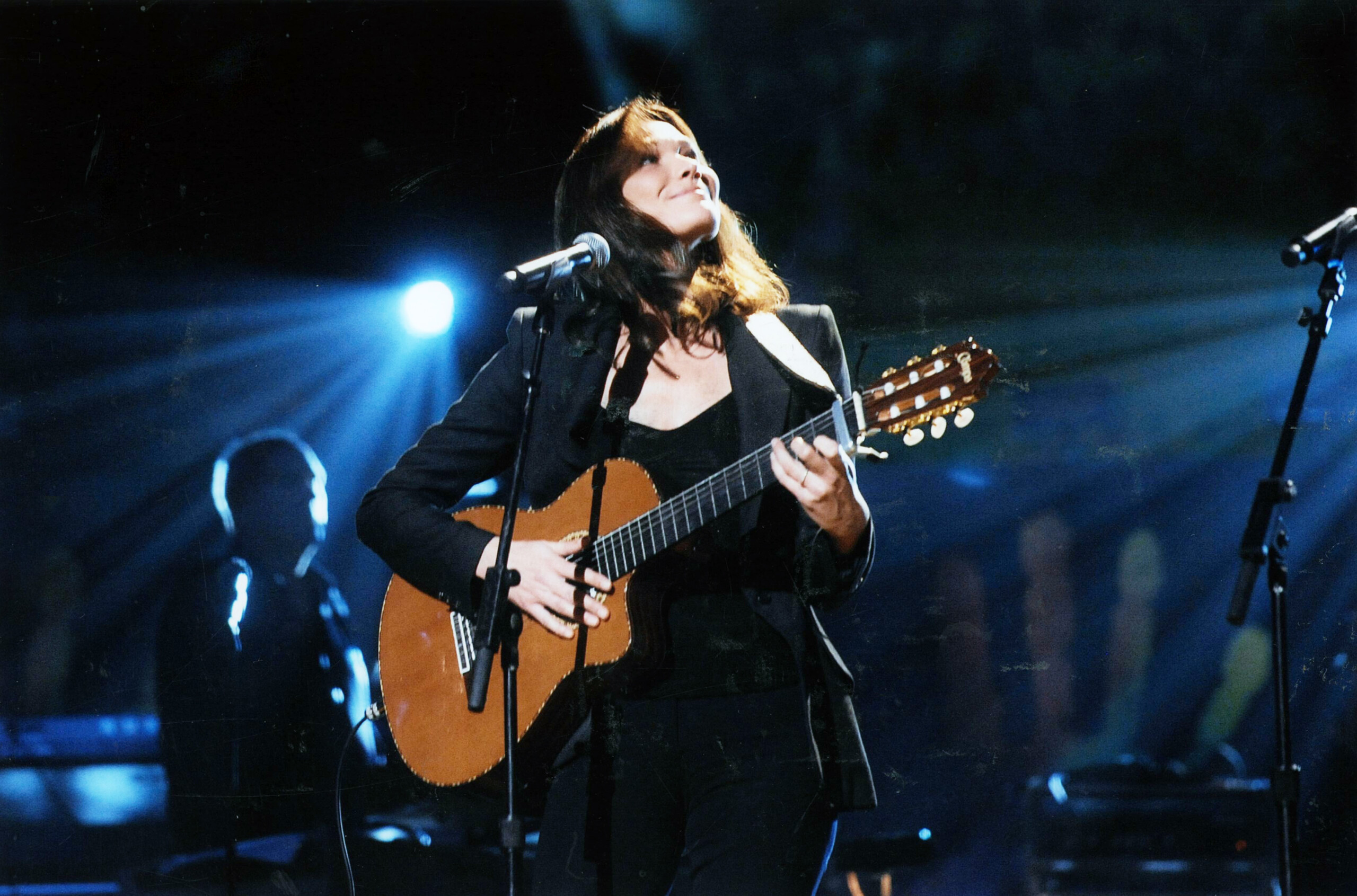 France : Carla Bruni, aujourd'hui je termine cinq ans de traitement contre le cancer du sein 1 france carla bruni aujourdhui je termine cinq ans de traitement contre le cancer du sein scaled