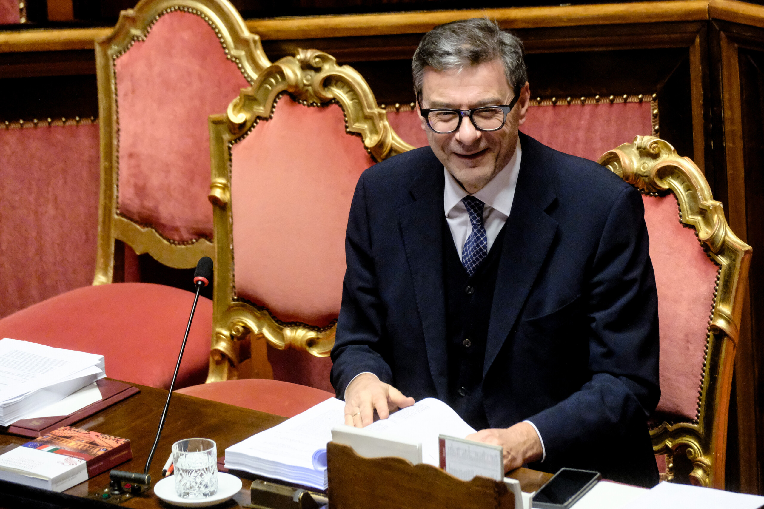 manoeuvre le gouvernement pose la question de confiance au senat scaled
