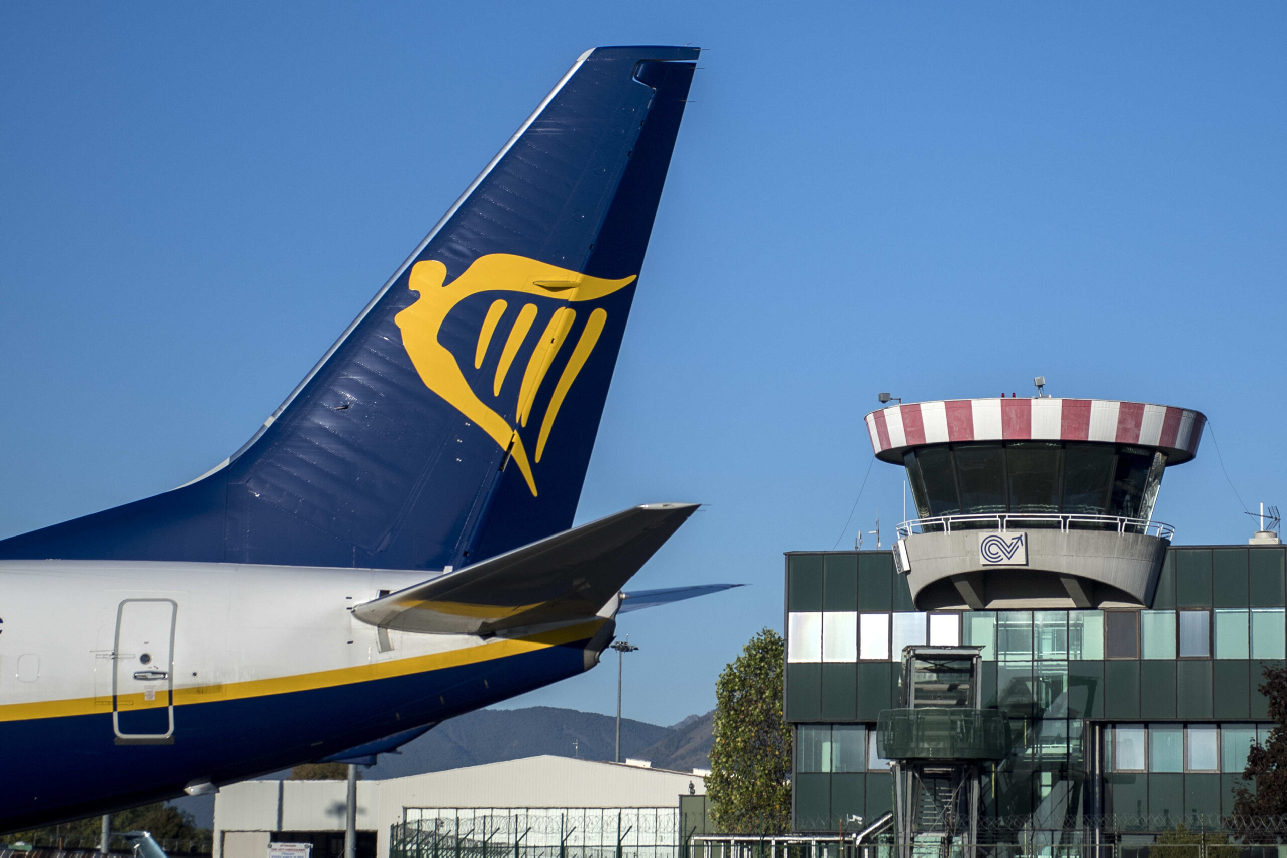 antitrust amende de plus de 255 millions deuros infligee a ryanair pour abus de position dominante scaled