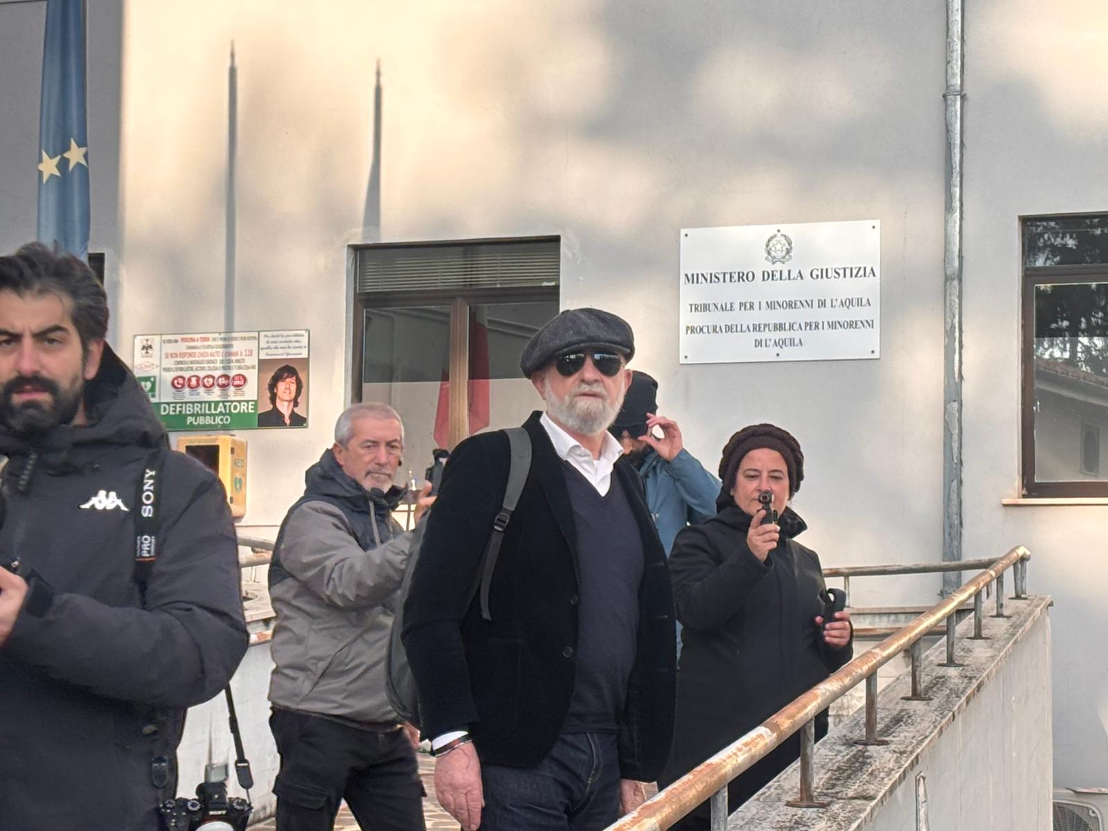 famille bosco un ancien avocat surpris par lobstination de la famille apres avoir refuse que le pere prenne son dejeuner de noel