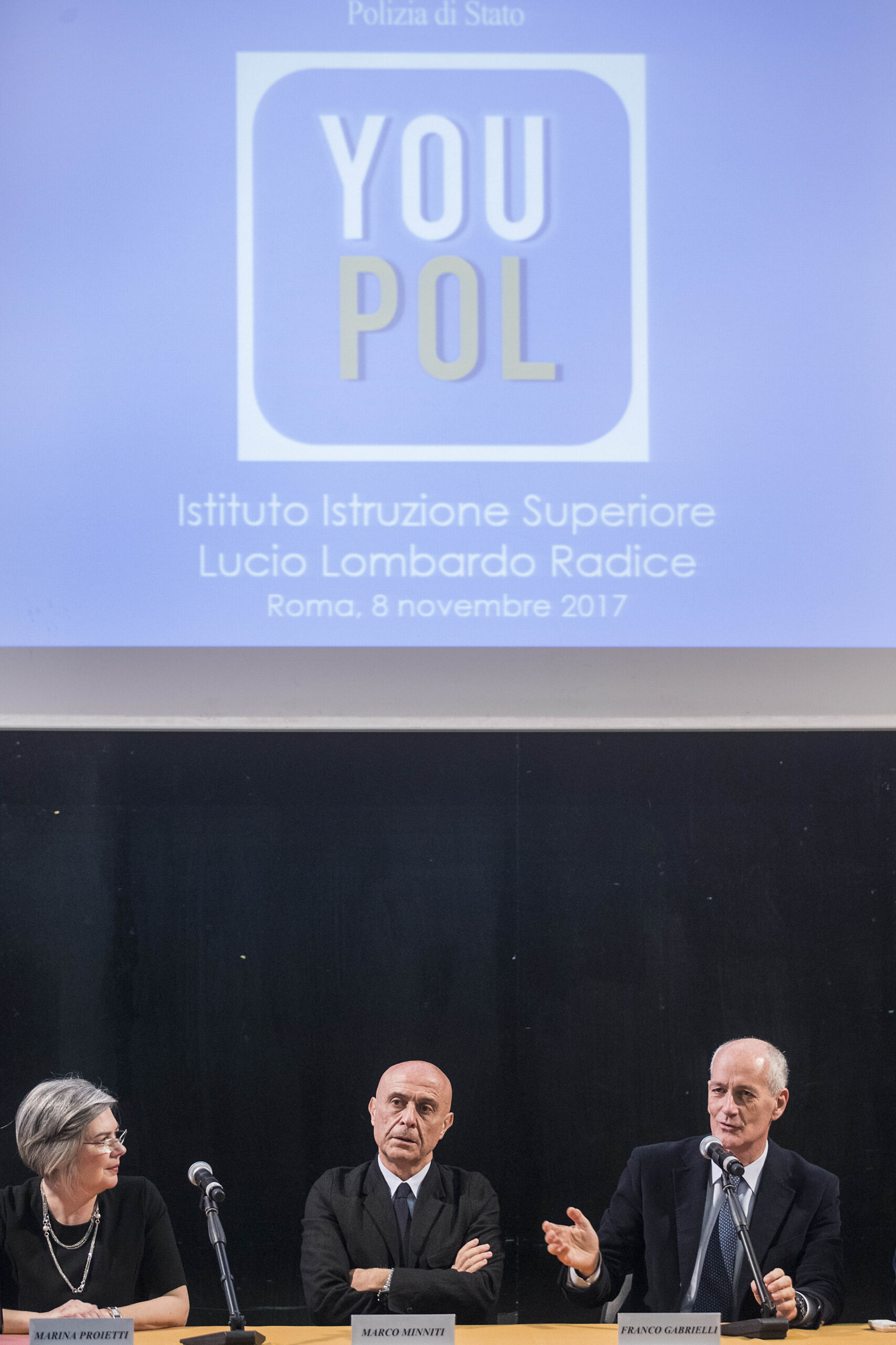 Turin, une mère et son fils dealers arrêtés après un signalement sur « You Pol » 1 turin une mere et son fils dealers arretes apres un signalement sur you pol scaled