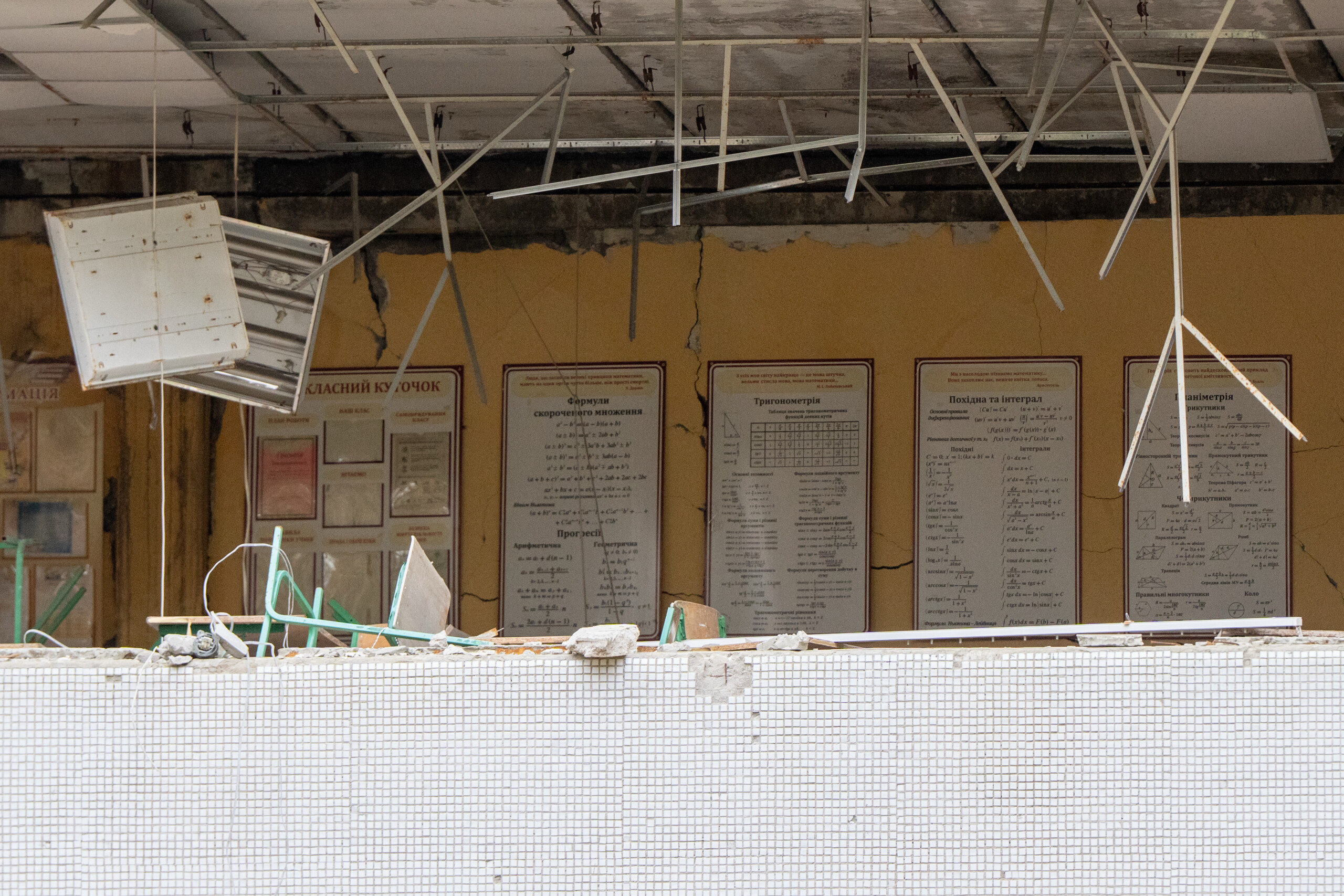 Ukraine : bombe russe sur une route très fréquentée à Kharkiv, 2 morts et 6 blessés 1 ukraine bombe russe sur une route tres frequentee a kharkiv 2 morts et 6 blesses scaled