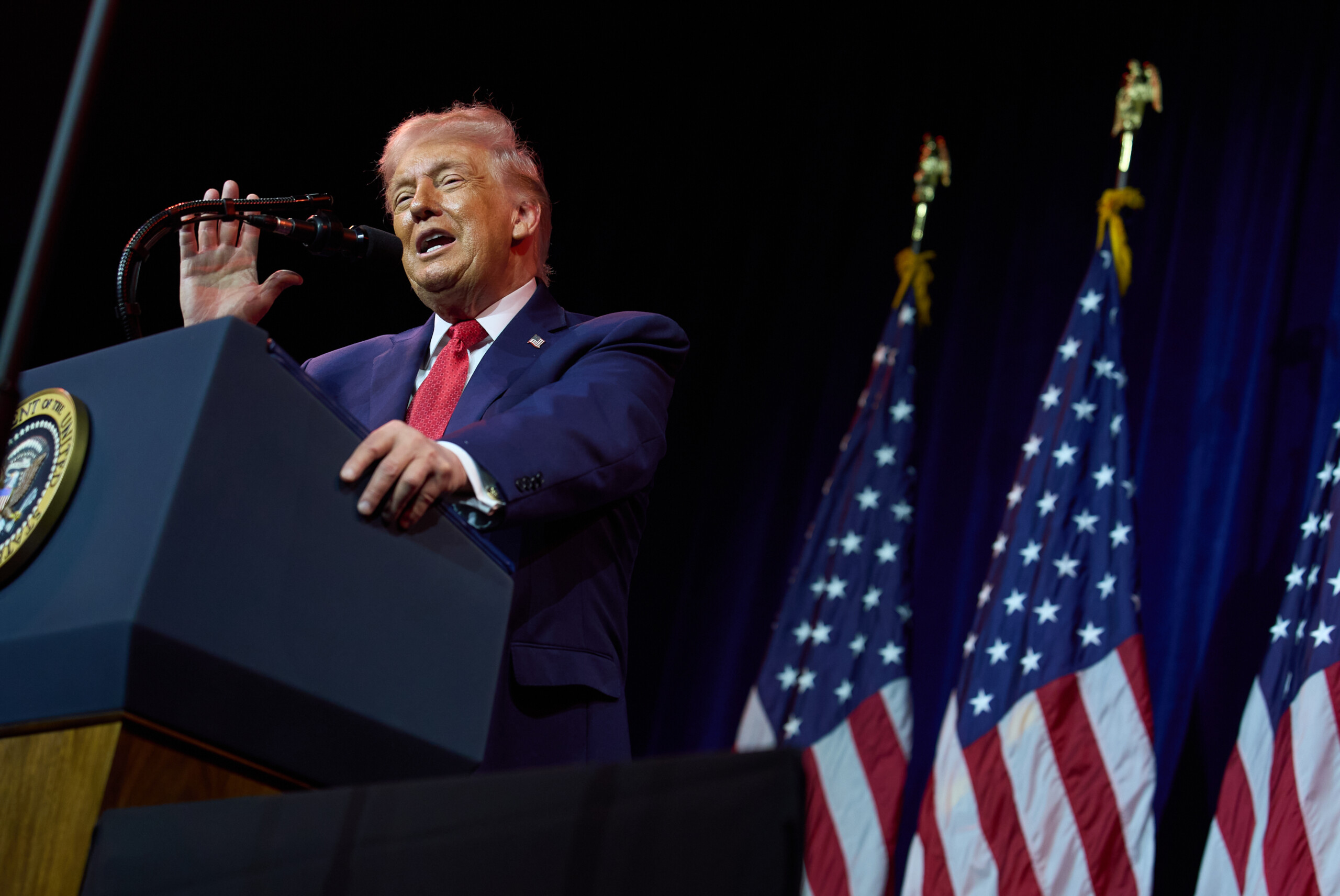 venezuela trump a demande a caracas de mettre fin a ses relations avec la chine la russie liran et cuba scaled