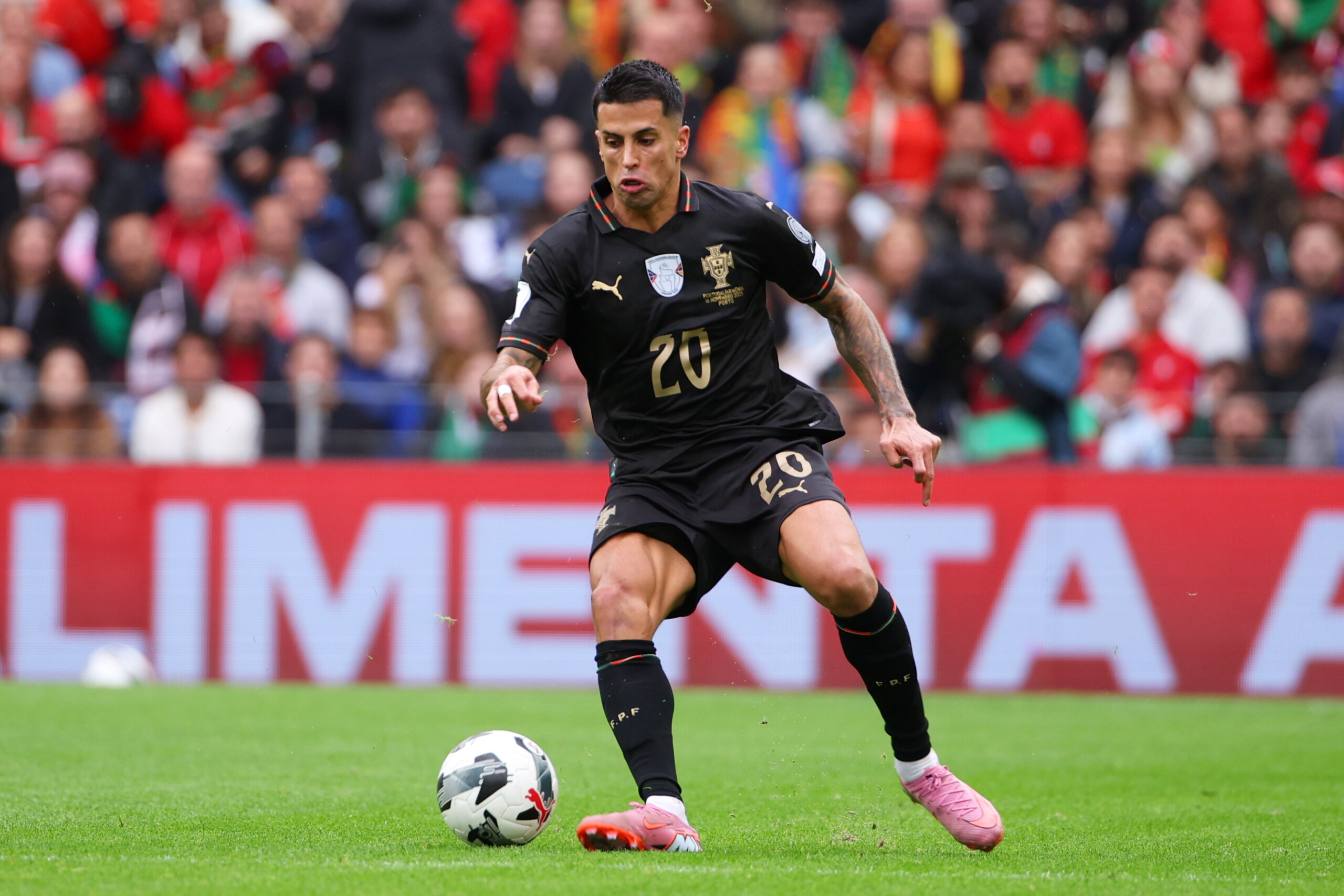 Football, Deco : « Cancelo arrivera bientôt à Barcelone » 1 football deco cancelo arrivera bientot a barcelone scaled