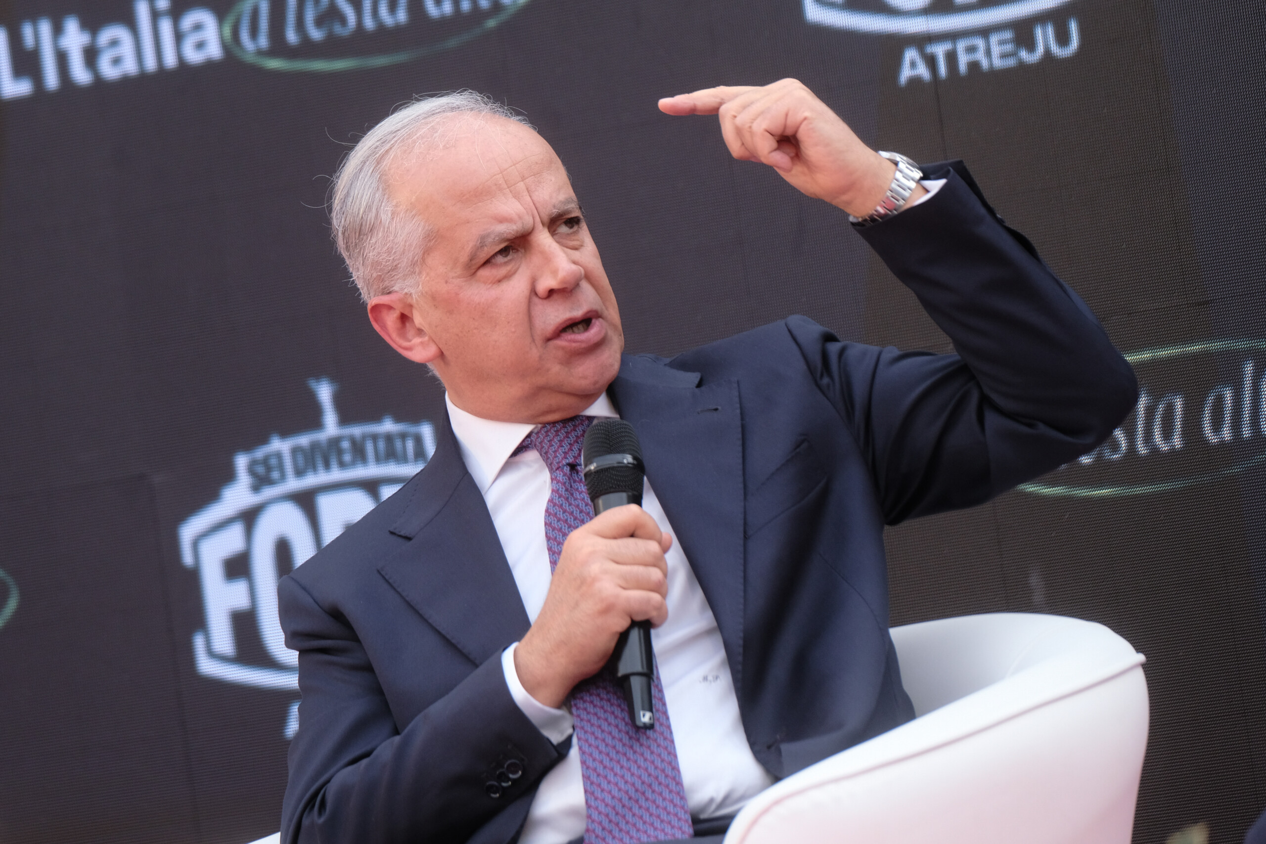 Migrants : Piantedosi, le gouvernement a réduit les débarquements et augmenté les rapatriements 1 migrants piantedosi le gouvernement a reduit les debarquements et augmente les rapatriements scaled