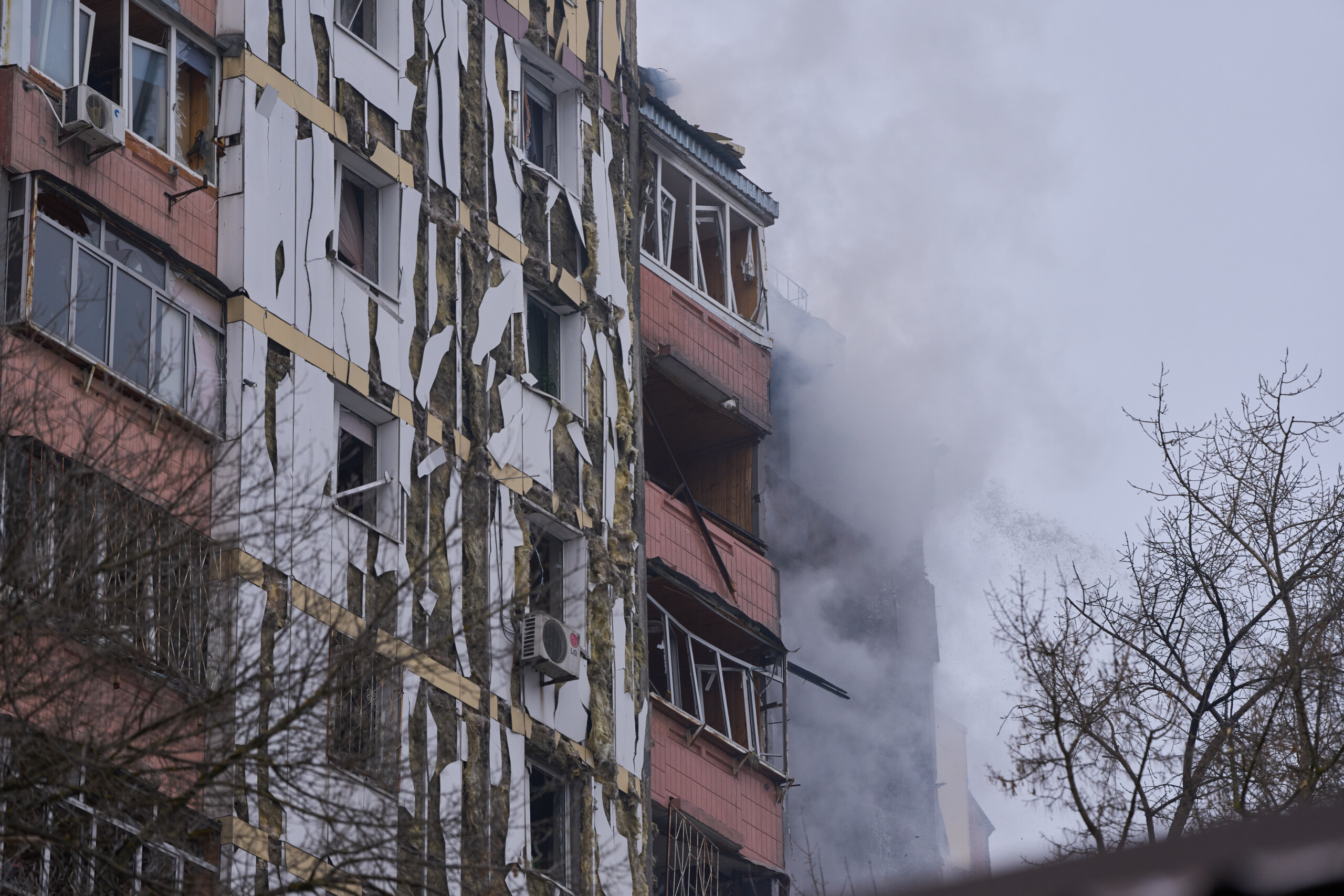 ukraine attaque russe massive sur kyiv 4 morts et 19 blesses scaled