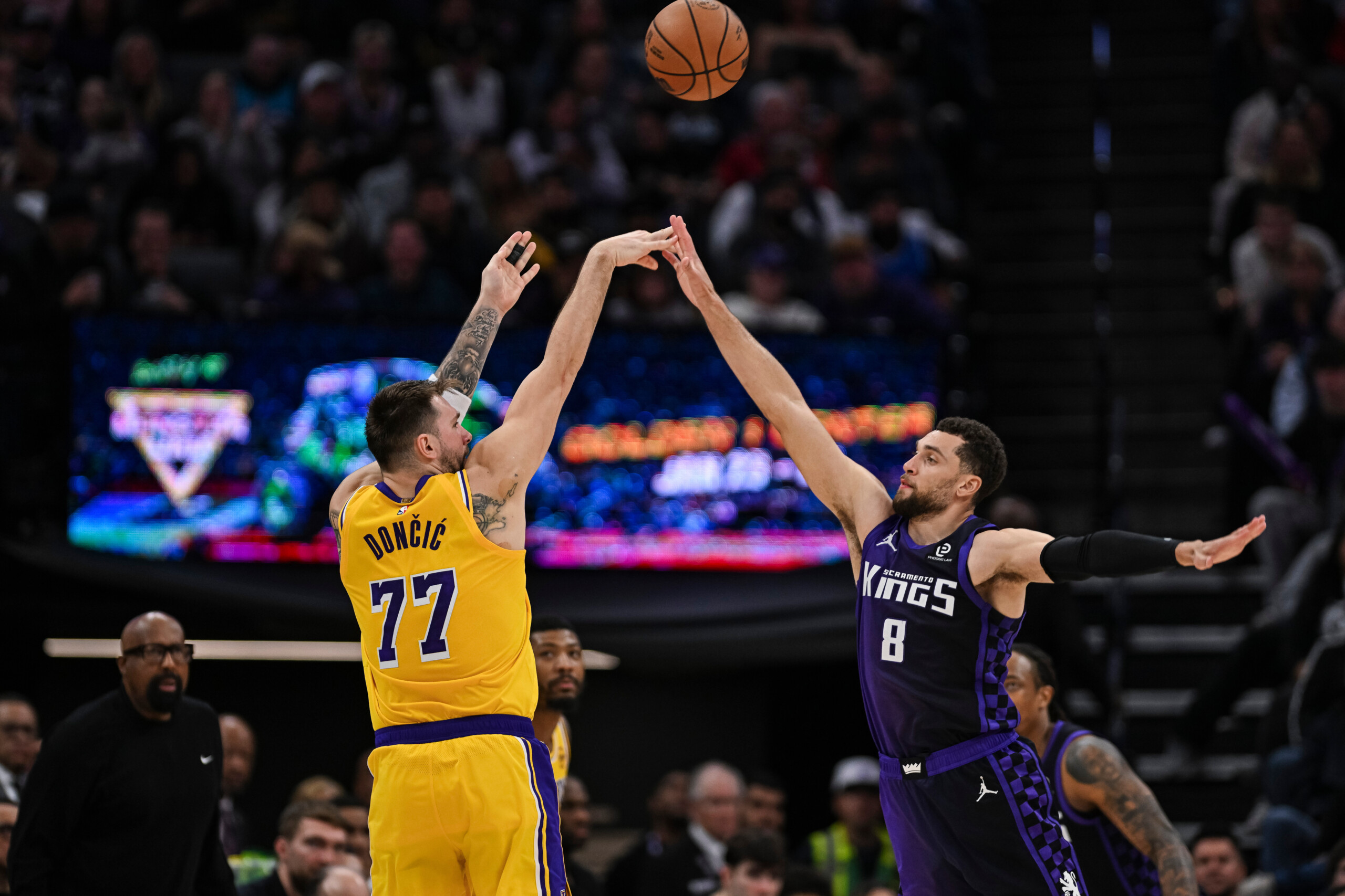 nba les lakers sinclinent a sacramento boston perd contre indiana scaled