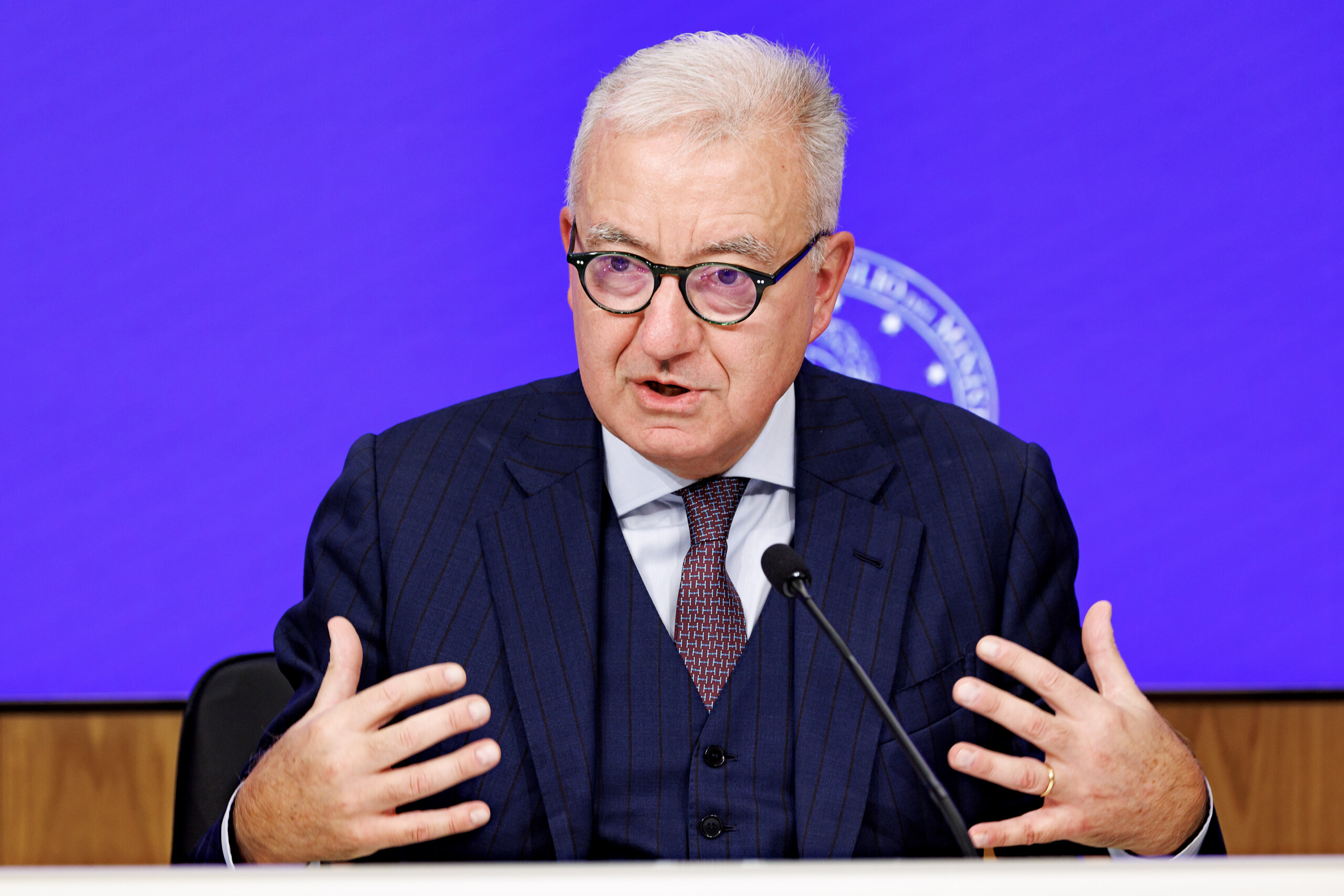 crans montana mantovano apres sa rencontre avec les familles des victimes nous demanderons a la commission europeenne de se constituer partie civile scaled