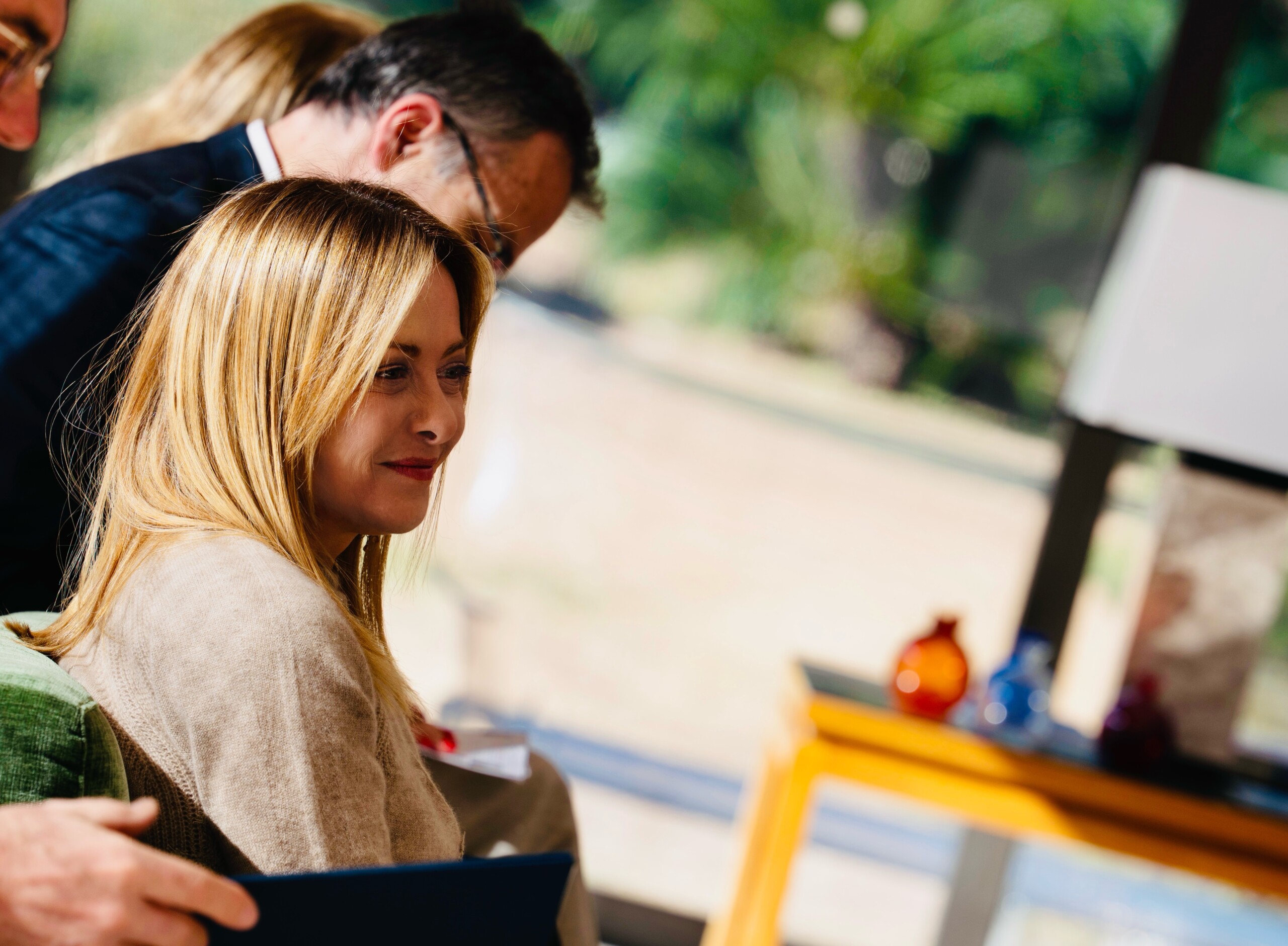 meloni visite le cimetiere de seoul cote a cote pour la liberte et la paix scaled