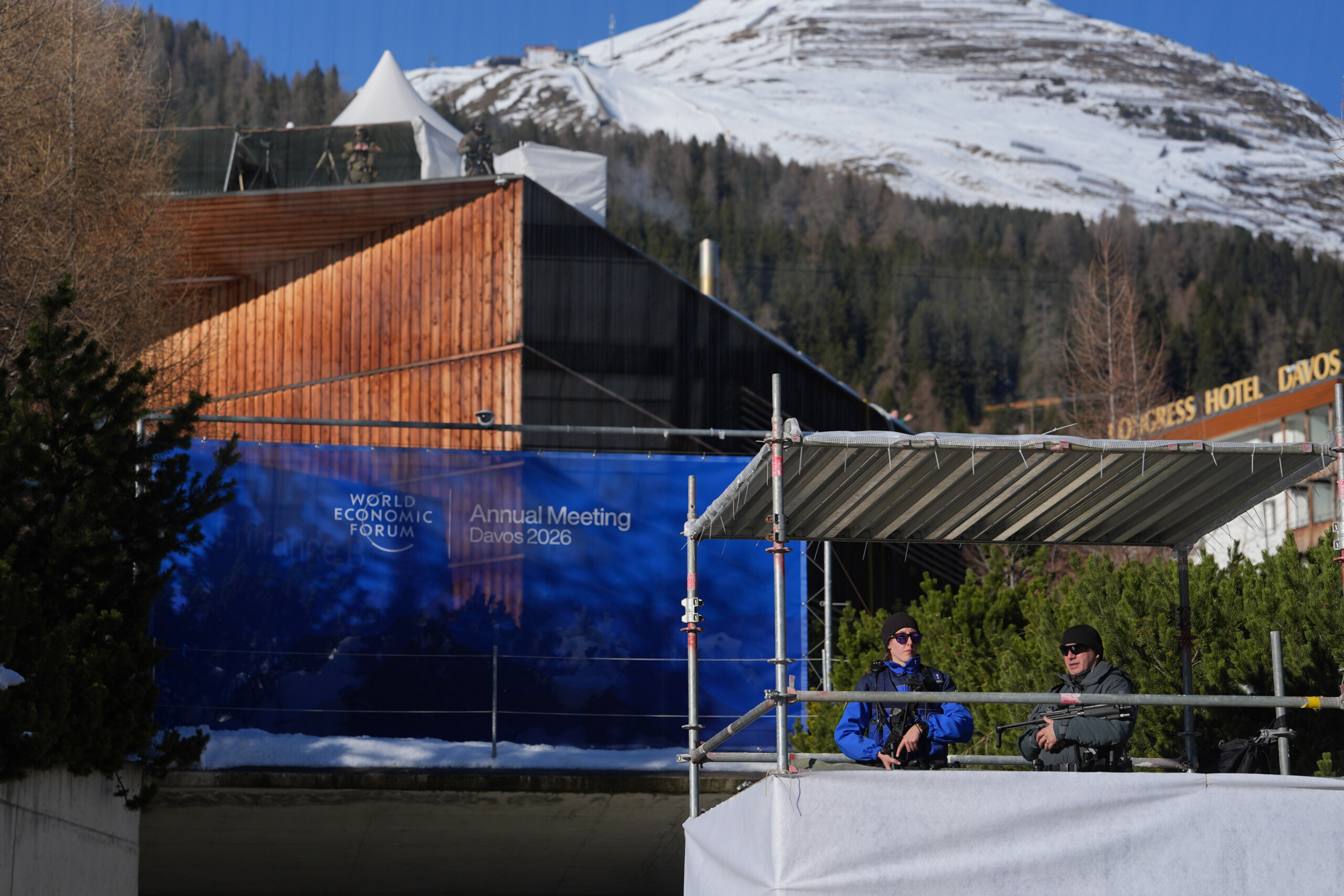 davos incendie a proximite dun hotel evacuation du centre des congres scaled
